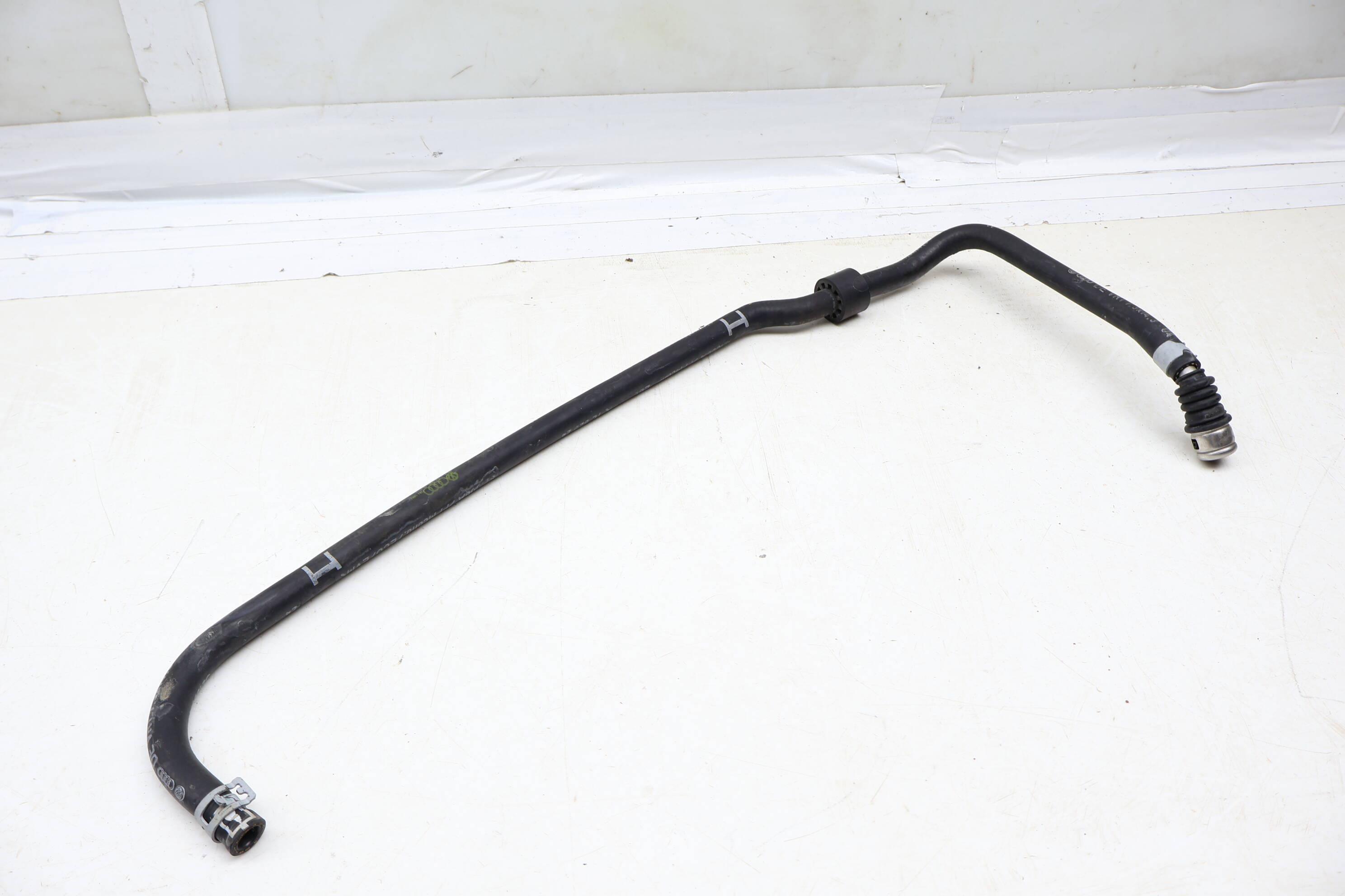 Fuel&#x20;Line&#x20;&#x2F;&#x20;Hose&#x20;06J133986S