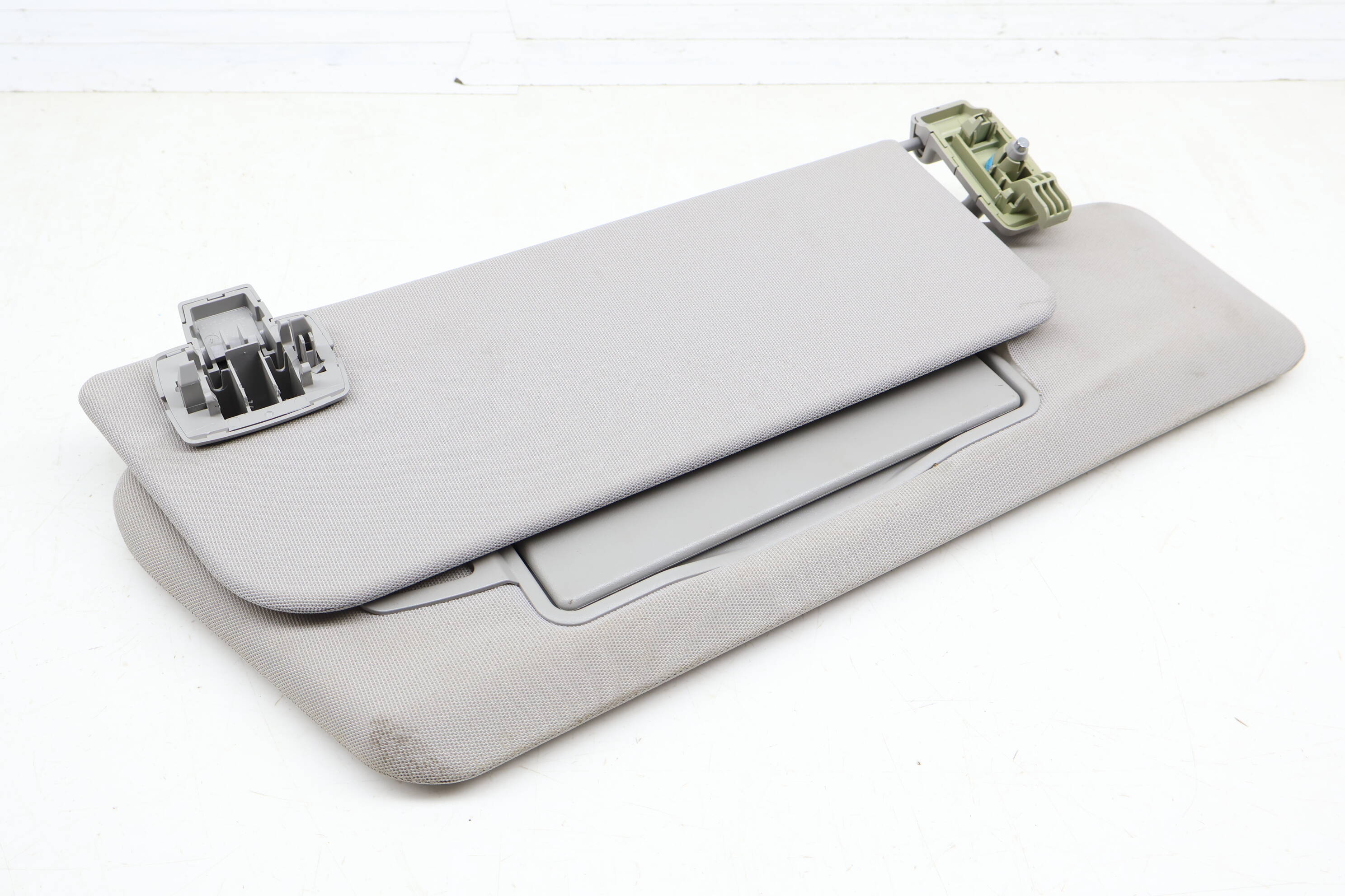 Dual Sun Visor / Mirror 2128100610