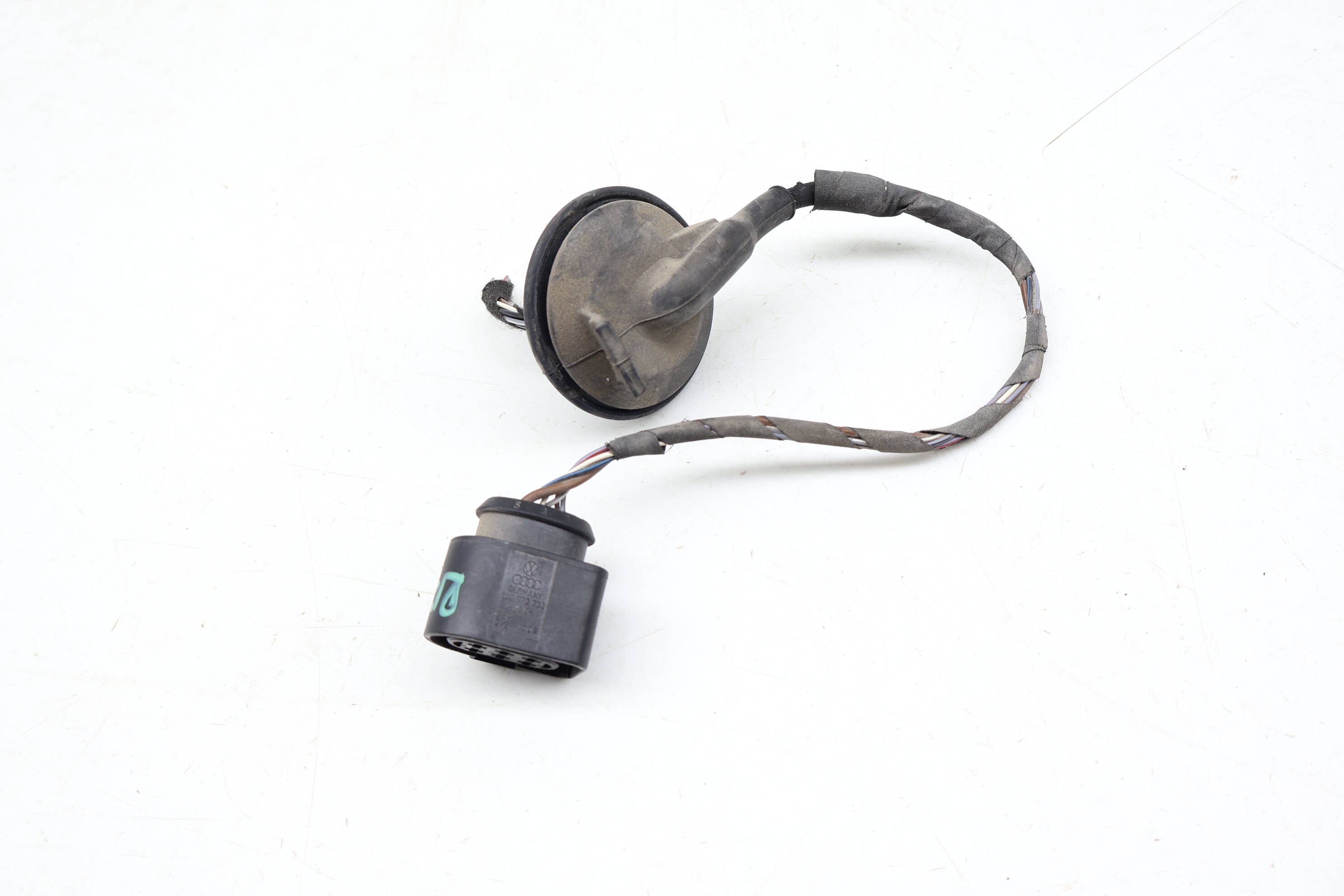 Tail Light Wiring Harness Connector / Pigtail 1J0973733