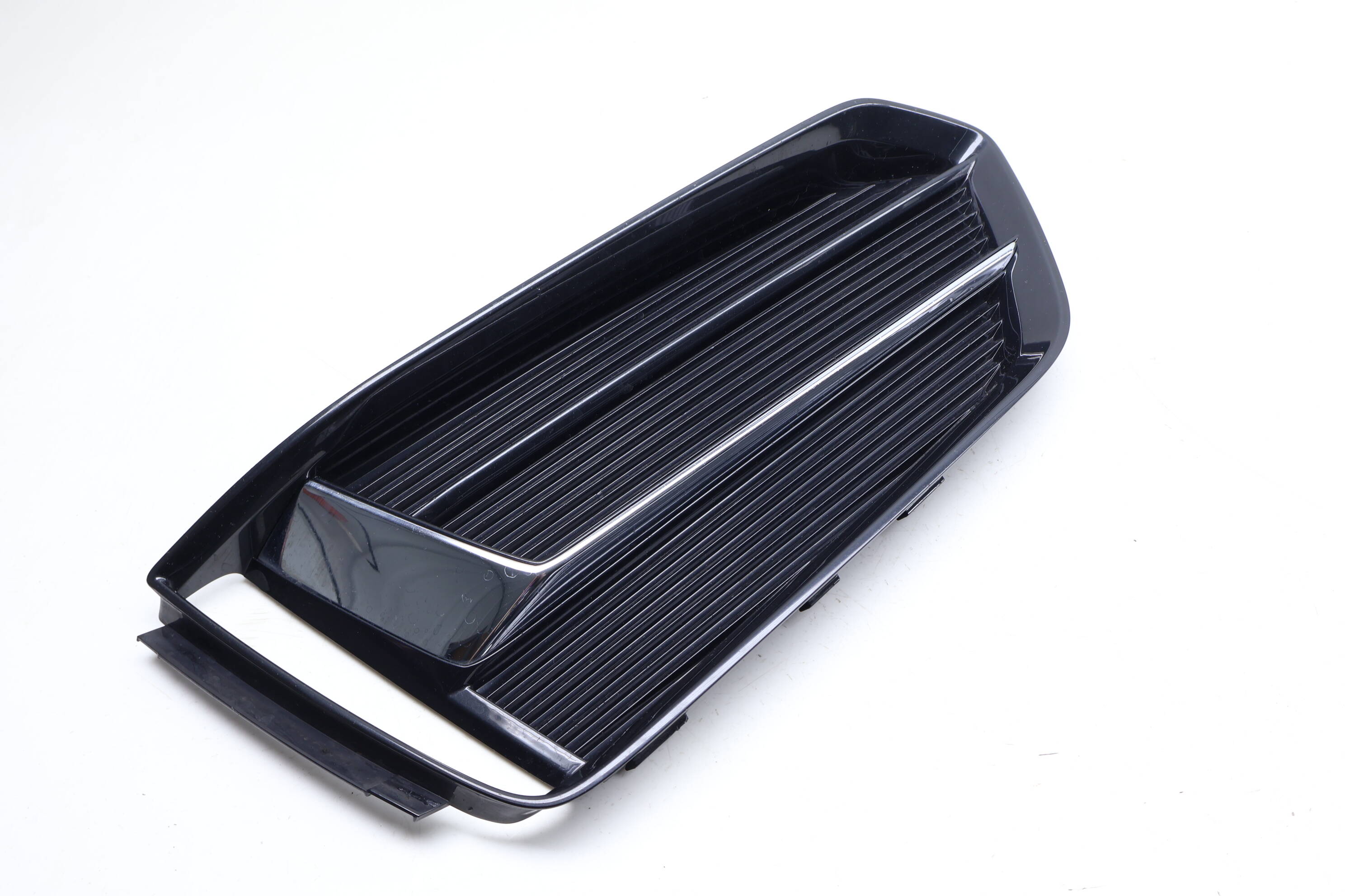 Bumper Grille 8W6807681M