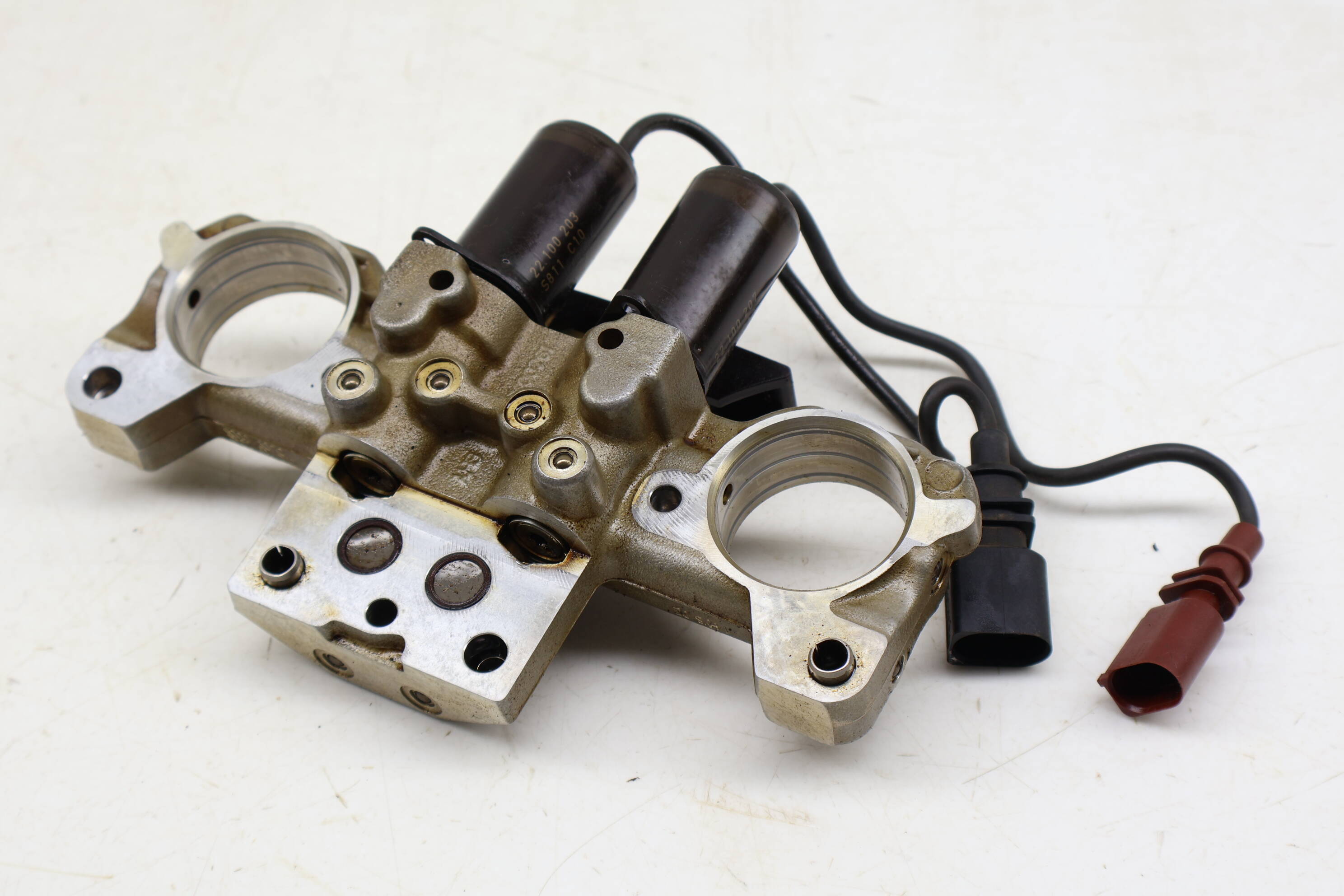 Timing Chain Tensioner / Case W/ Solenoids 07C109204E