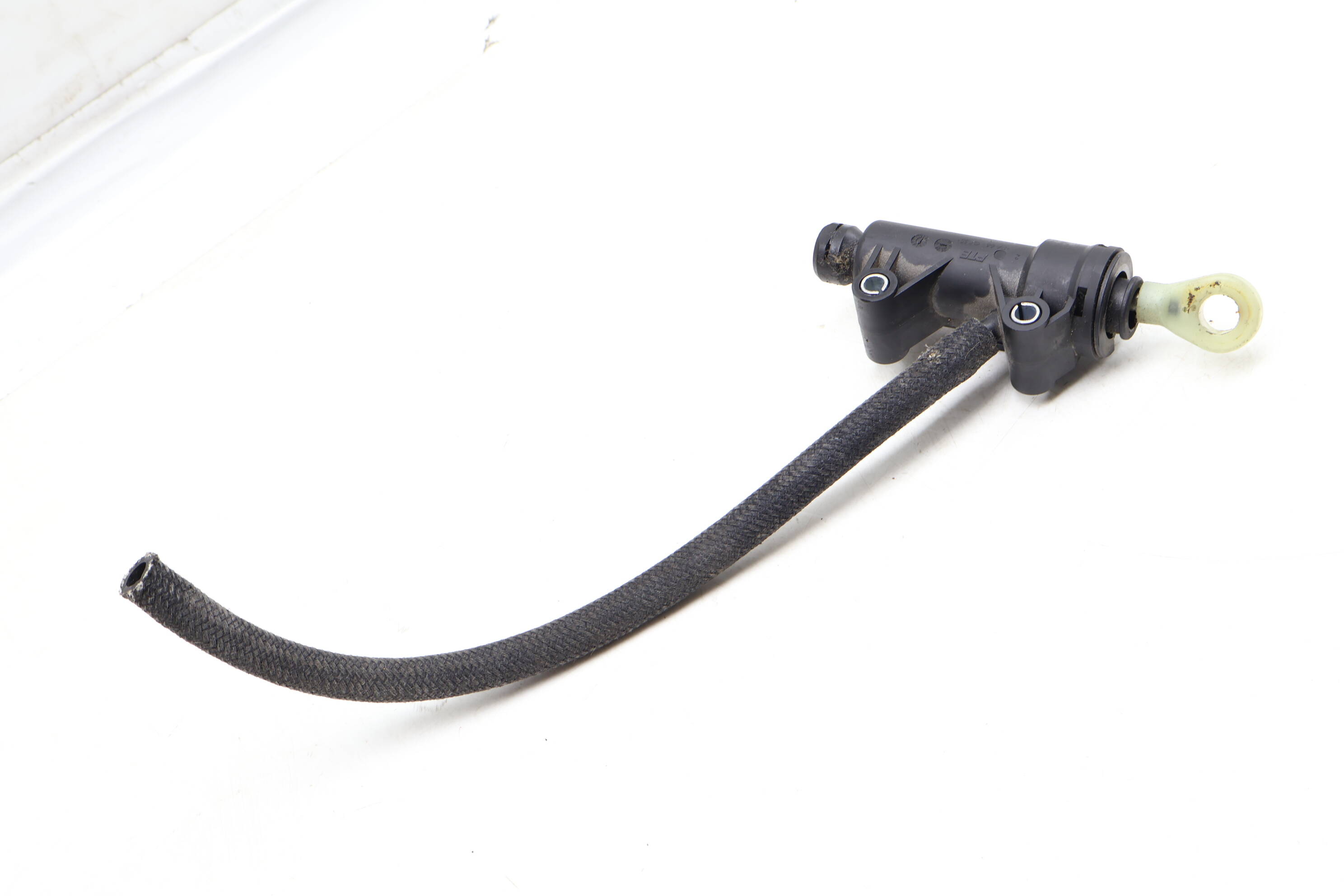 Clutch&#x20;Master&#x20;Cylinder&#x20;21526773670