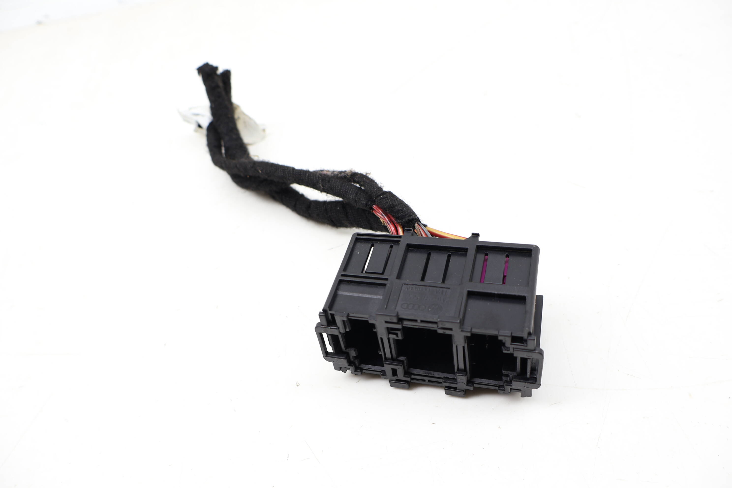 Door Wiring Harness Connector / Pigtail 7L0937545