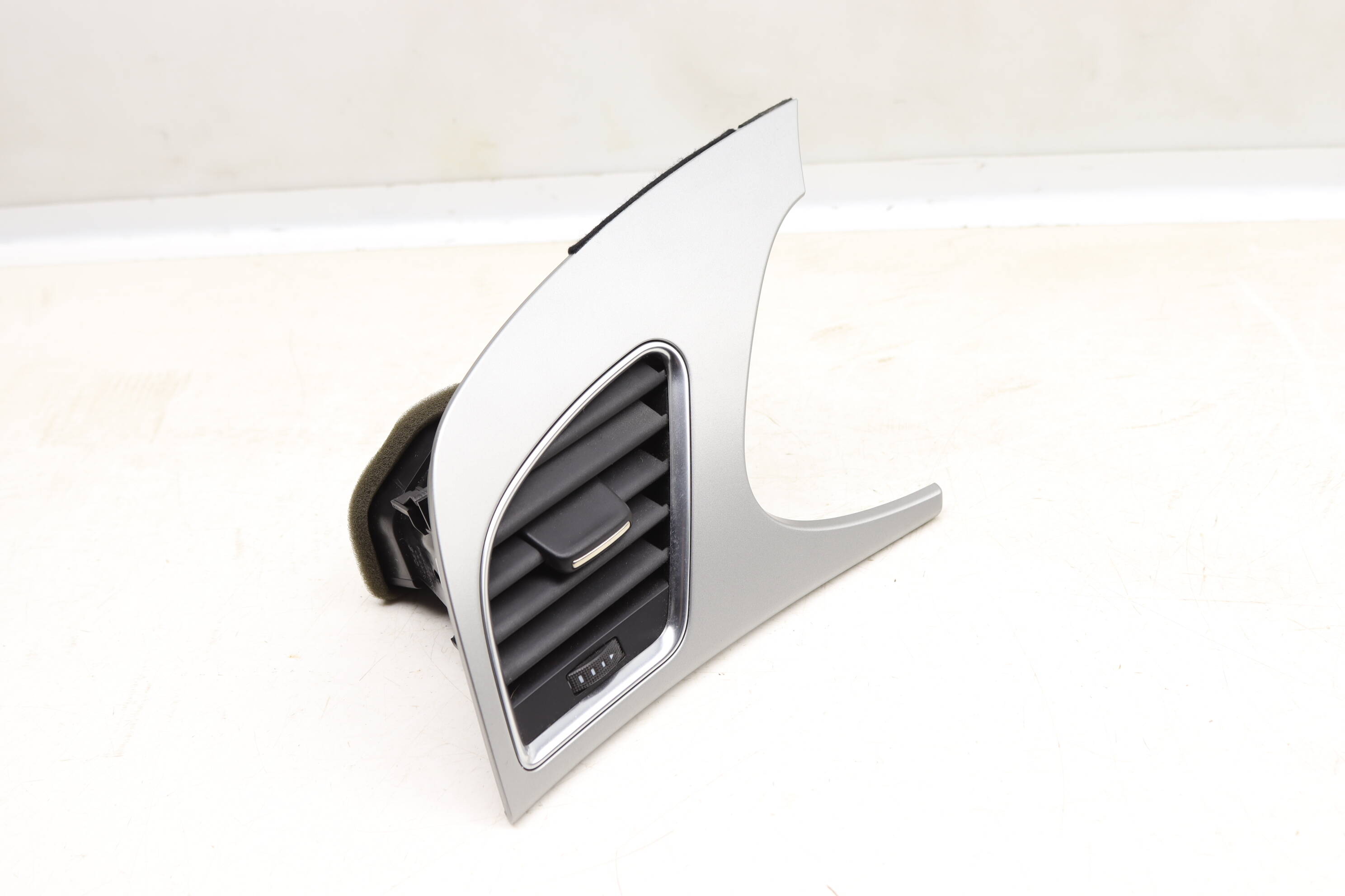 Dash Air Vent W/ Trim 8K1820901G