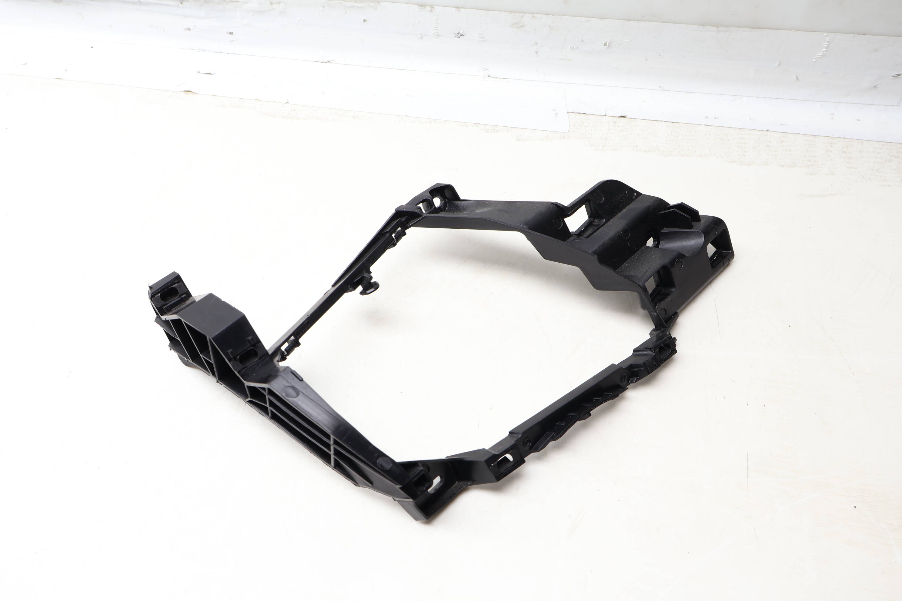 Dash Air Vent Trim Bracket / Mount 64229270516