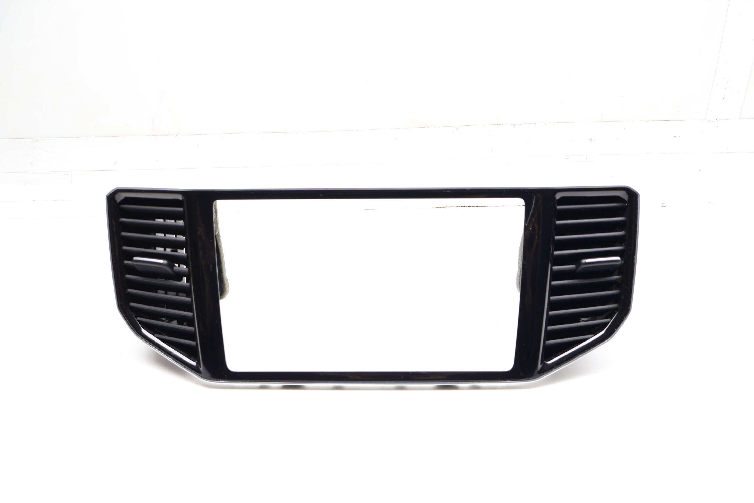 Center Dash Trim Panel / Air Vent 3CN858418H