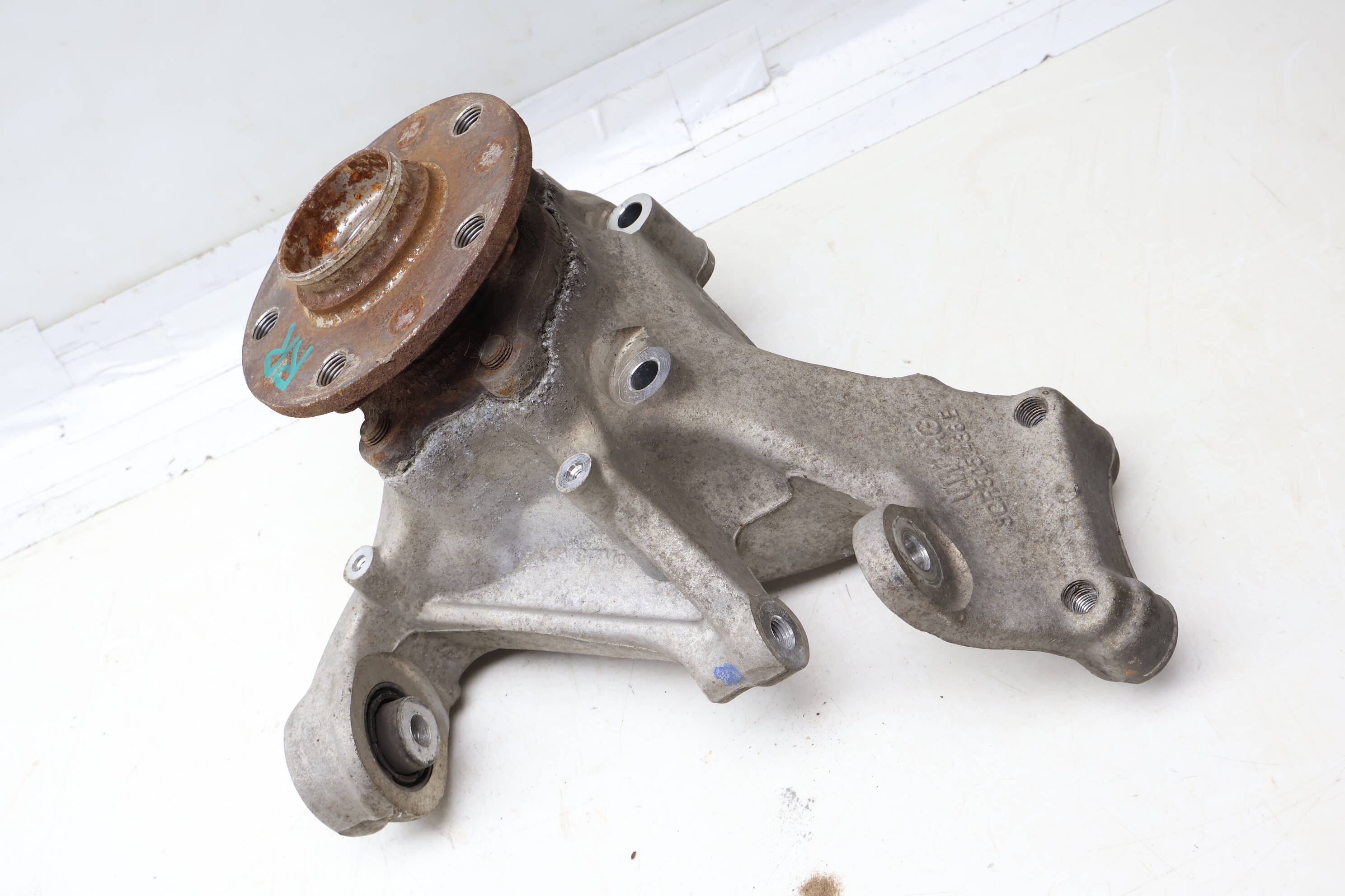 Spindle Knuckle W/ Wheel Bearing 3QF505436E