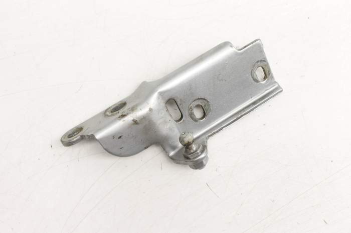 Hood Hinge 7D0805384A main product photo