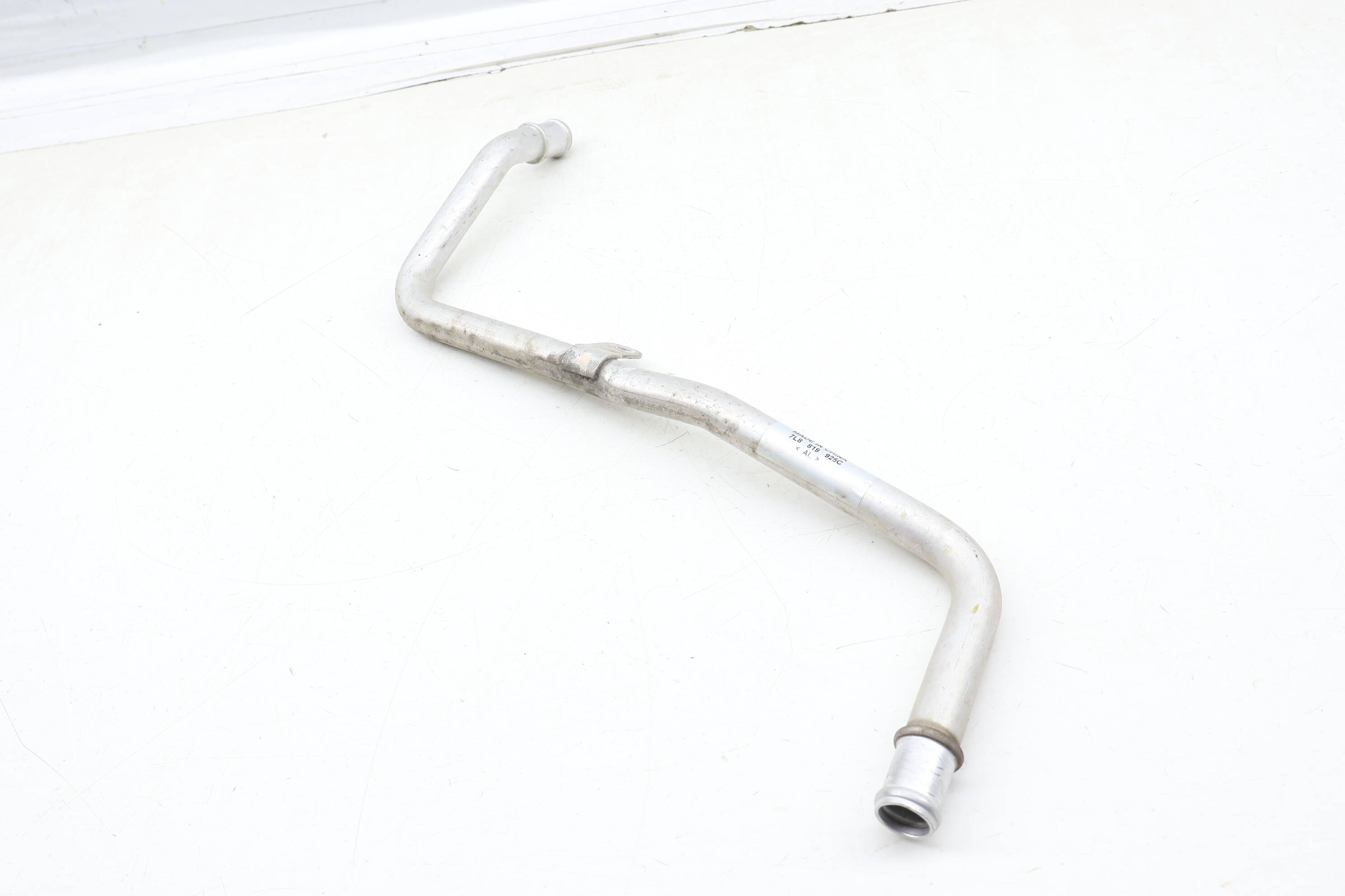 Coolant Supply Line / Pipe 7L8819925C