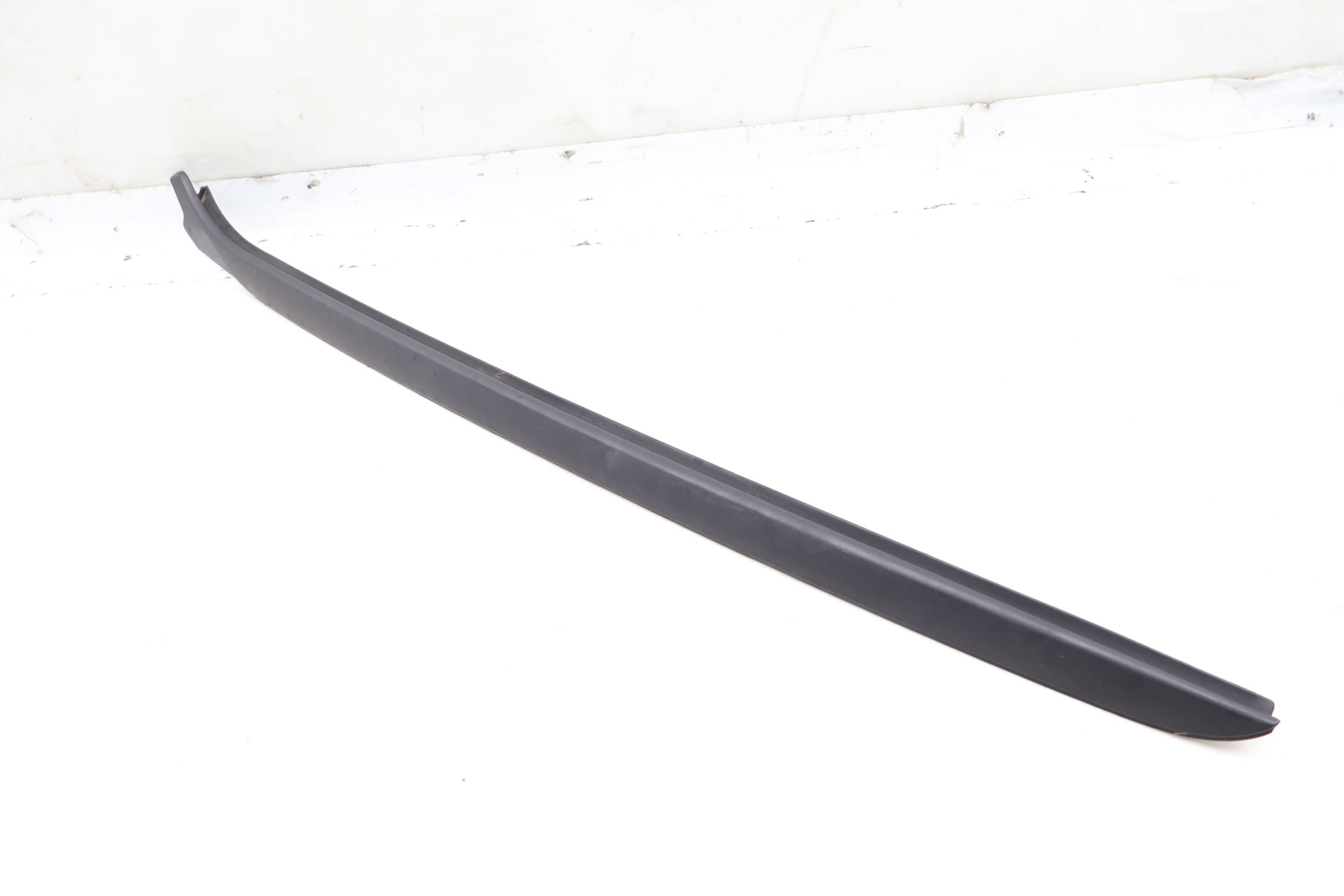 bm1 BMW Left Windshield Side Trim / Seal 51317258187