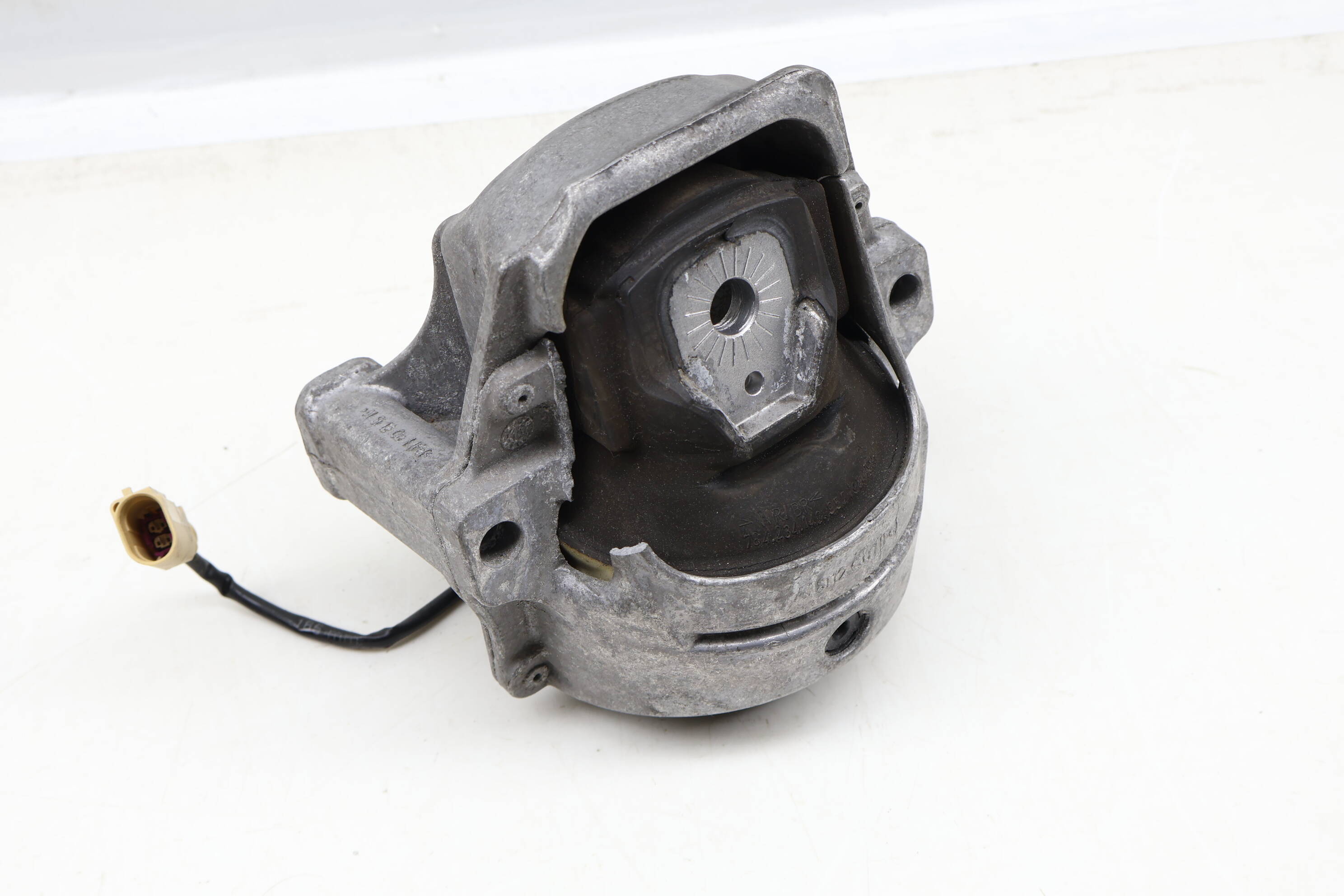 Engine / Motor Mount 8R0199381AK