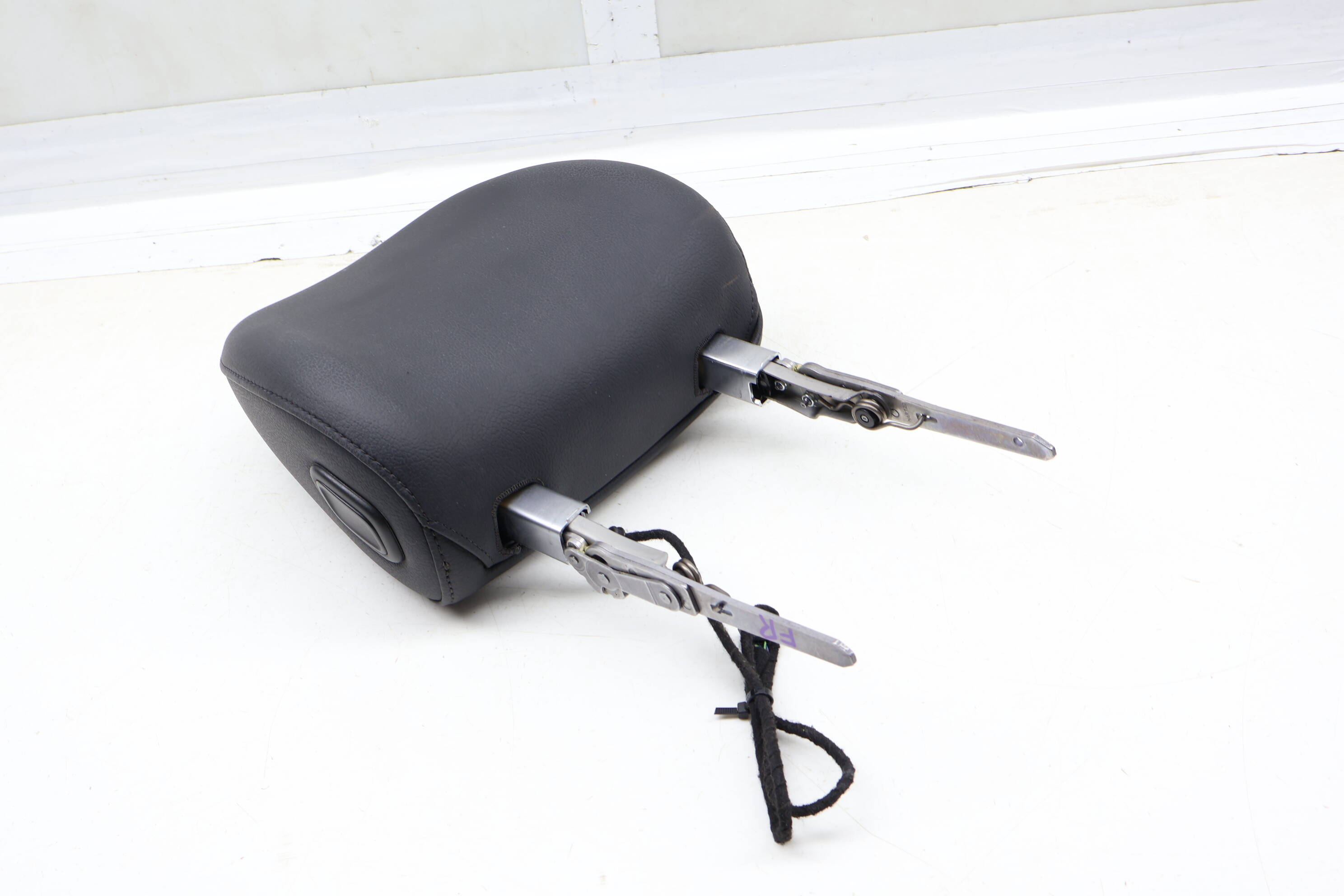 Headrest / Head Rest 8W6881902AB