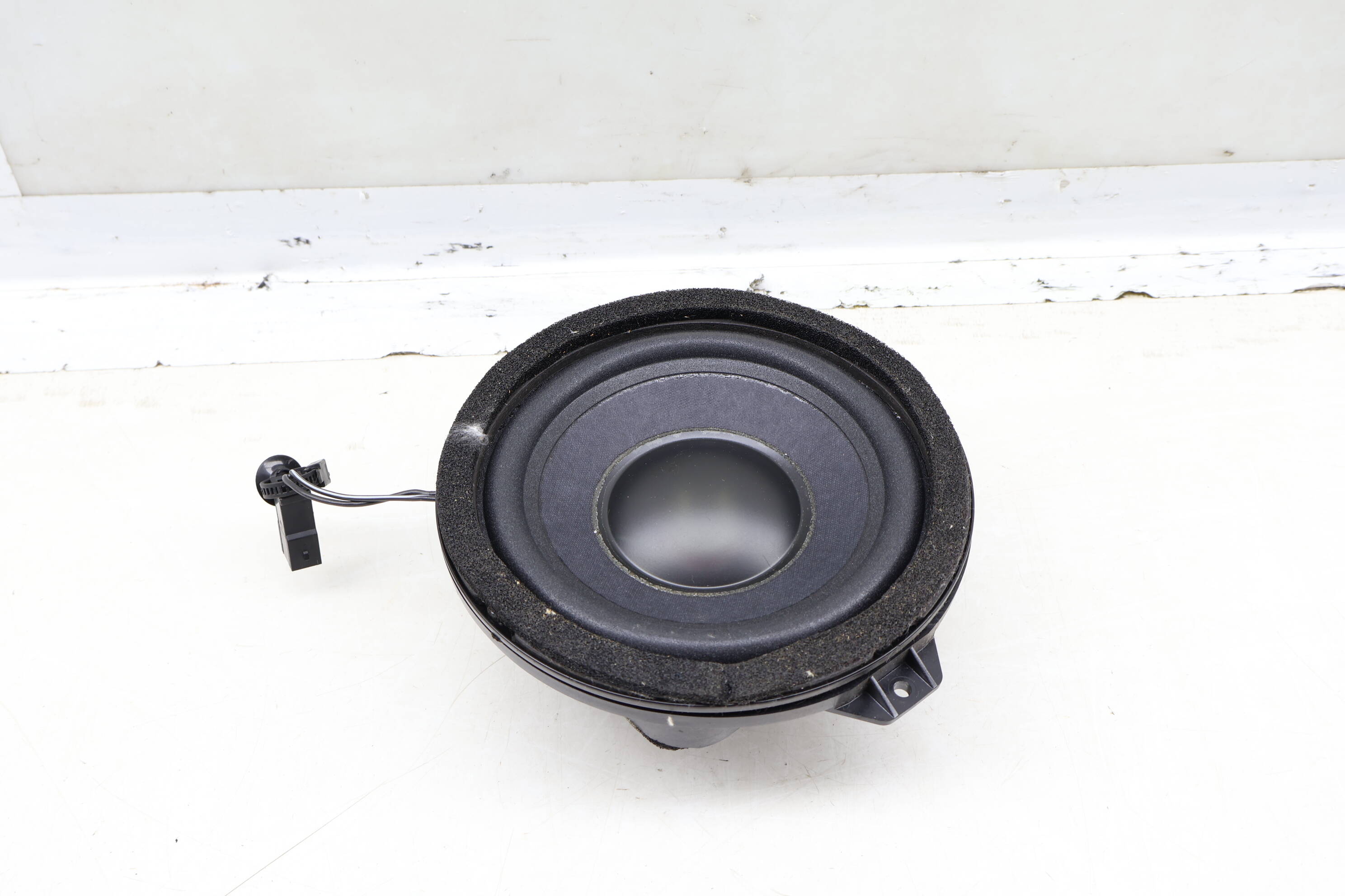Audi Rear Bose Subwoofer Speaker (TT Quattro, TT) 8N8035401