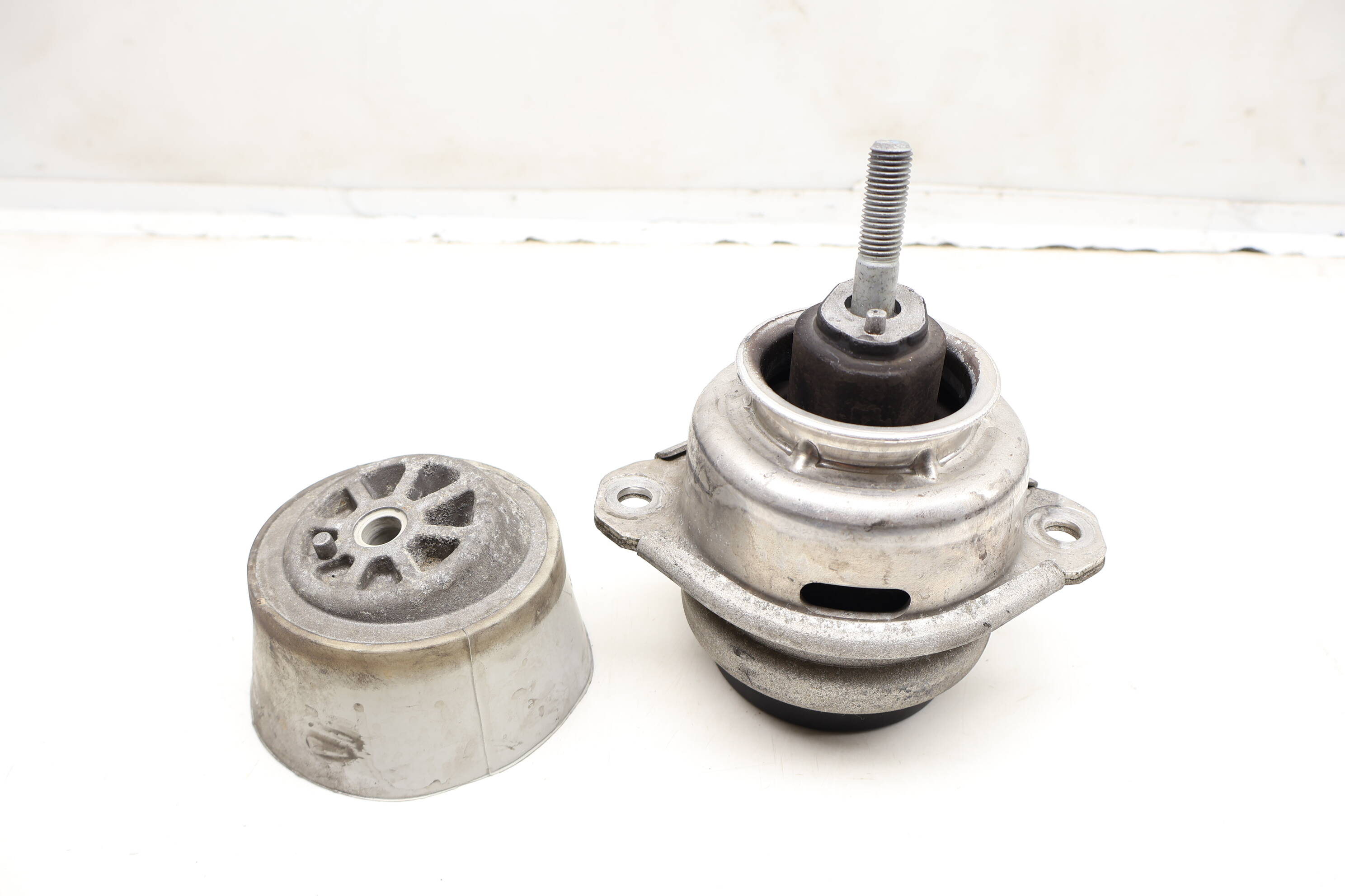 Engine / Motor Mount 7P6199131 95837504910