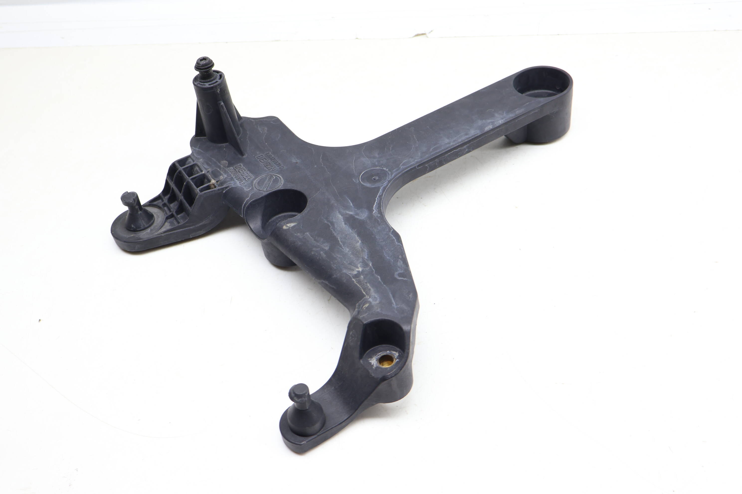 Engine Air Filter Box / Housing Bracket 8J0129671E