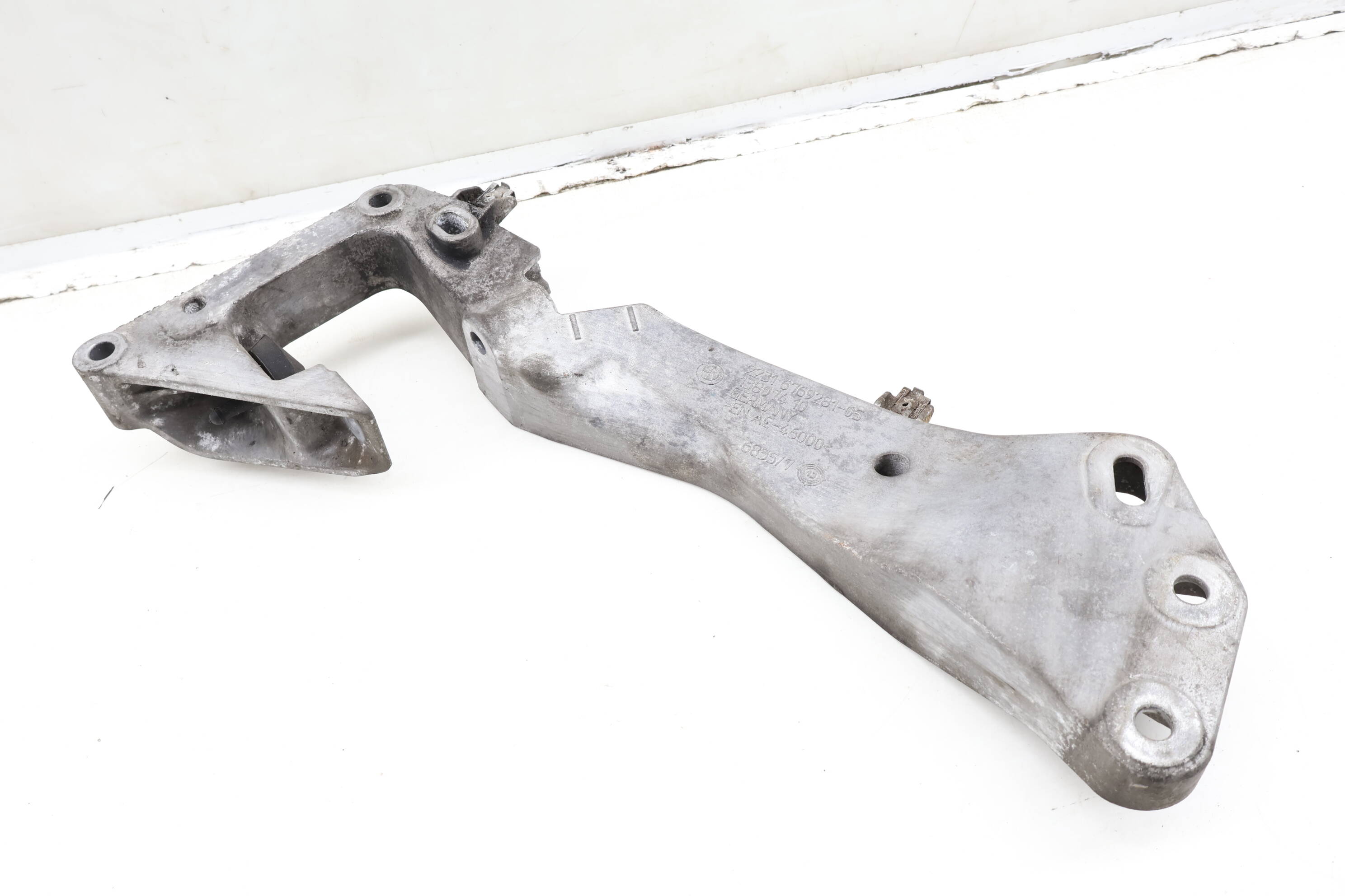 Transmission Gearbox Support Bracket 22116769281