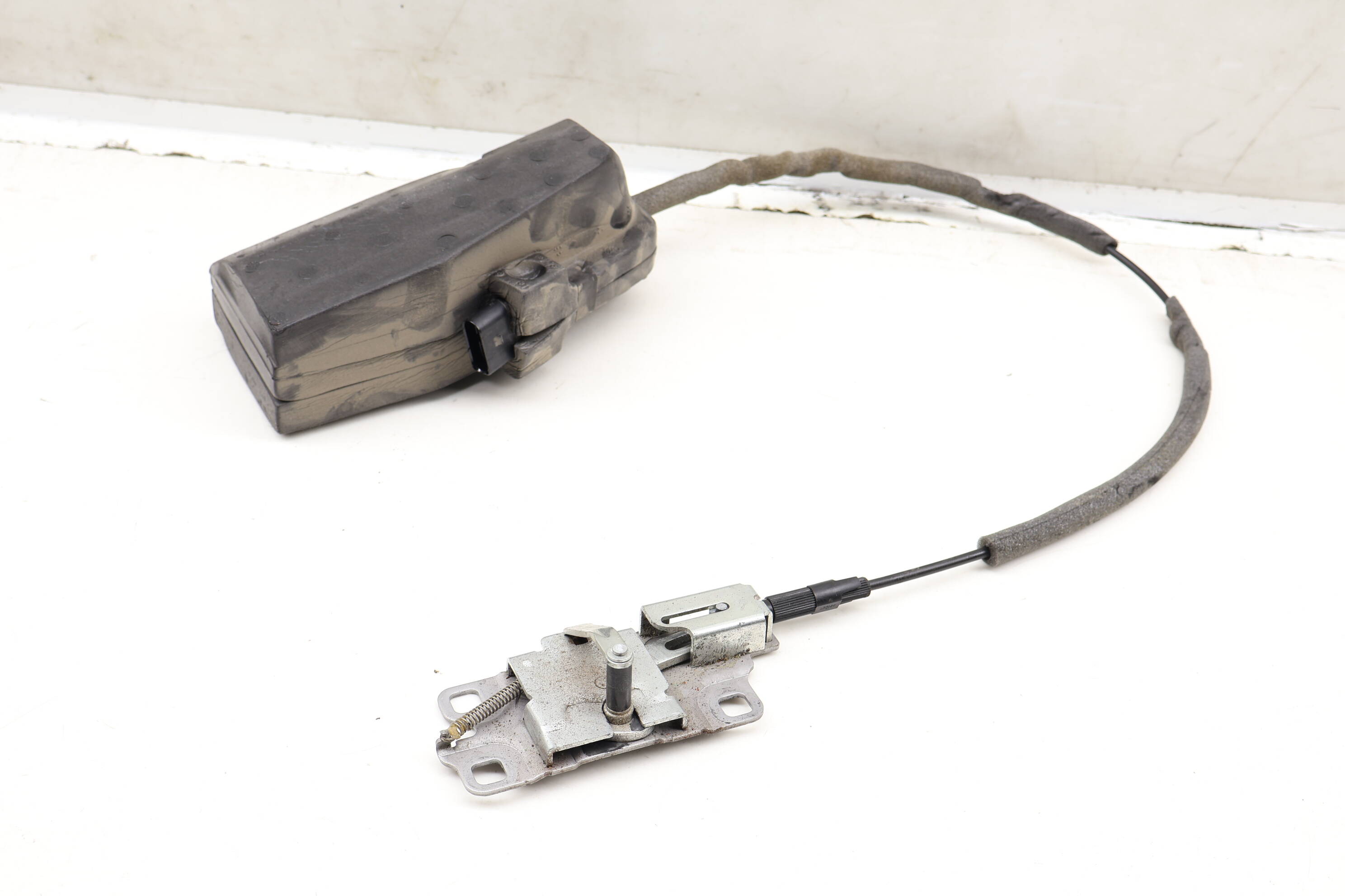 Audi Power Trunk Latch / Striker Plate 4E0827383D