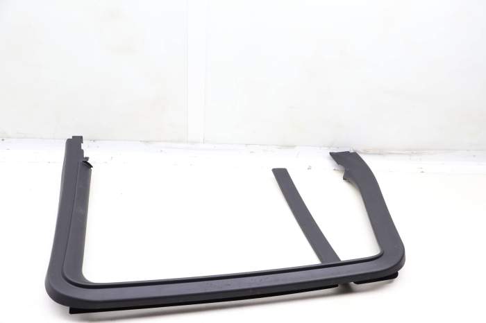 Upper Door Window Frame Trim 51357410295 main product photo