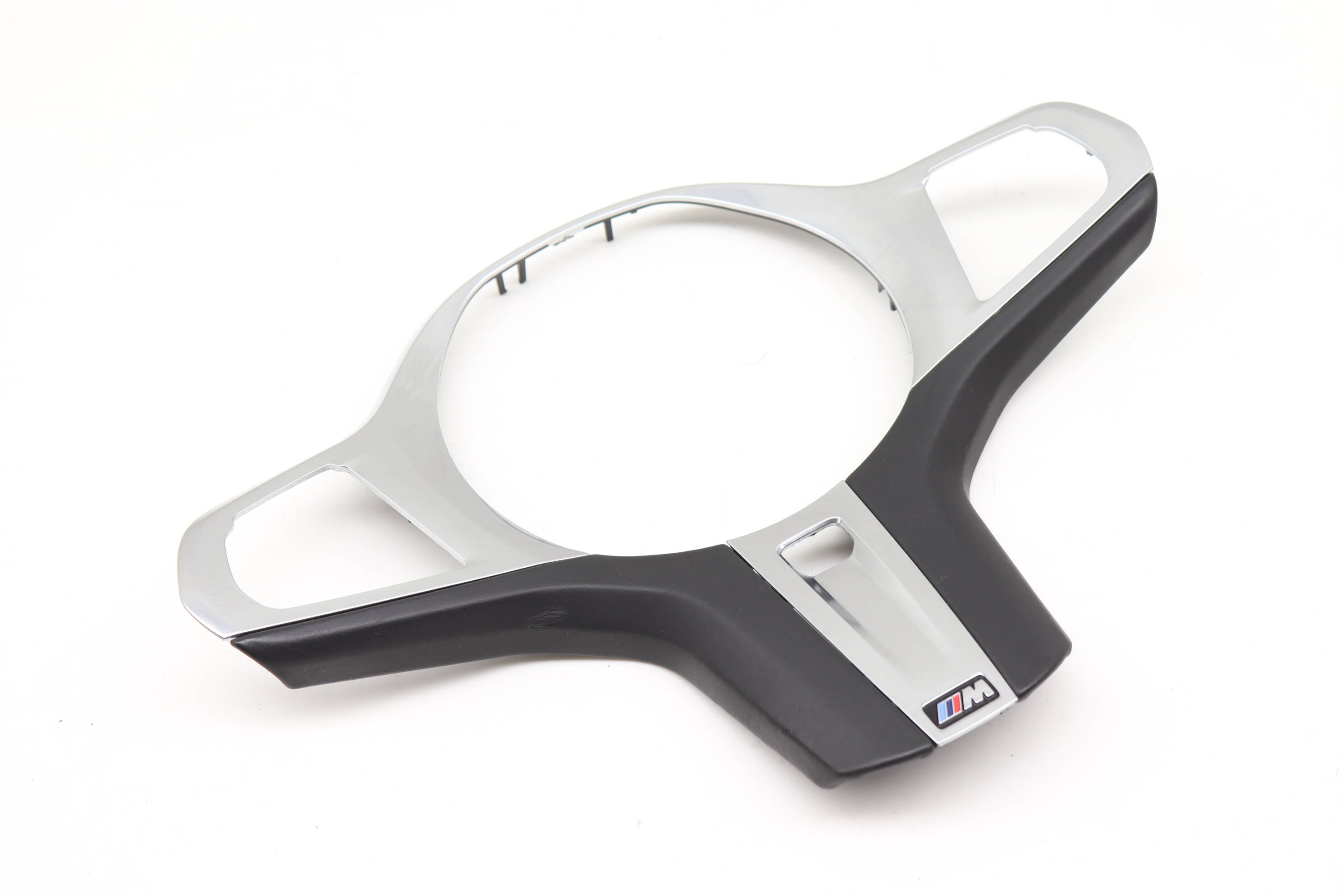 Lower&#x20;Steering&#x20;Wheel&#x20;Trim&#x20;&#x28;M&#x29;&#x20;32308746678