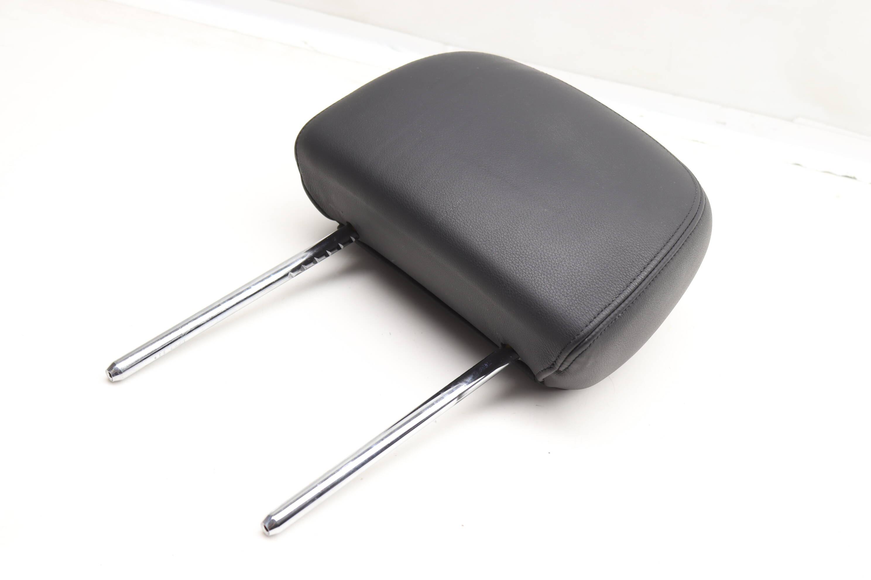 Headrest / Head Rest (Leather) 52107071092