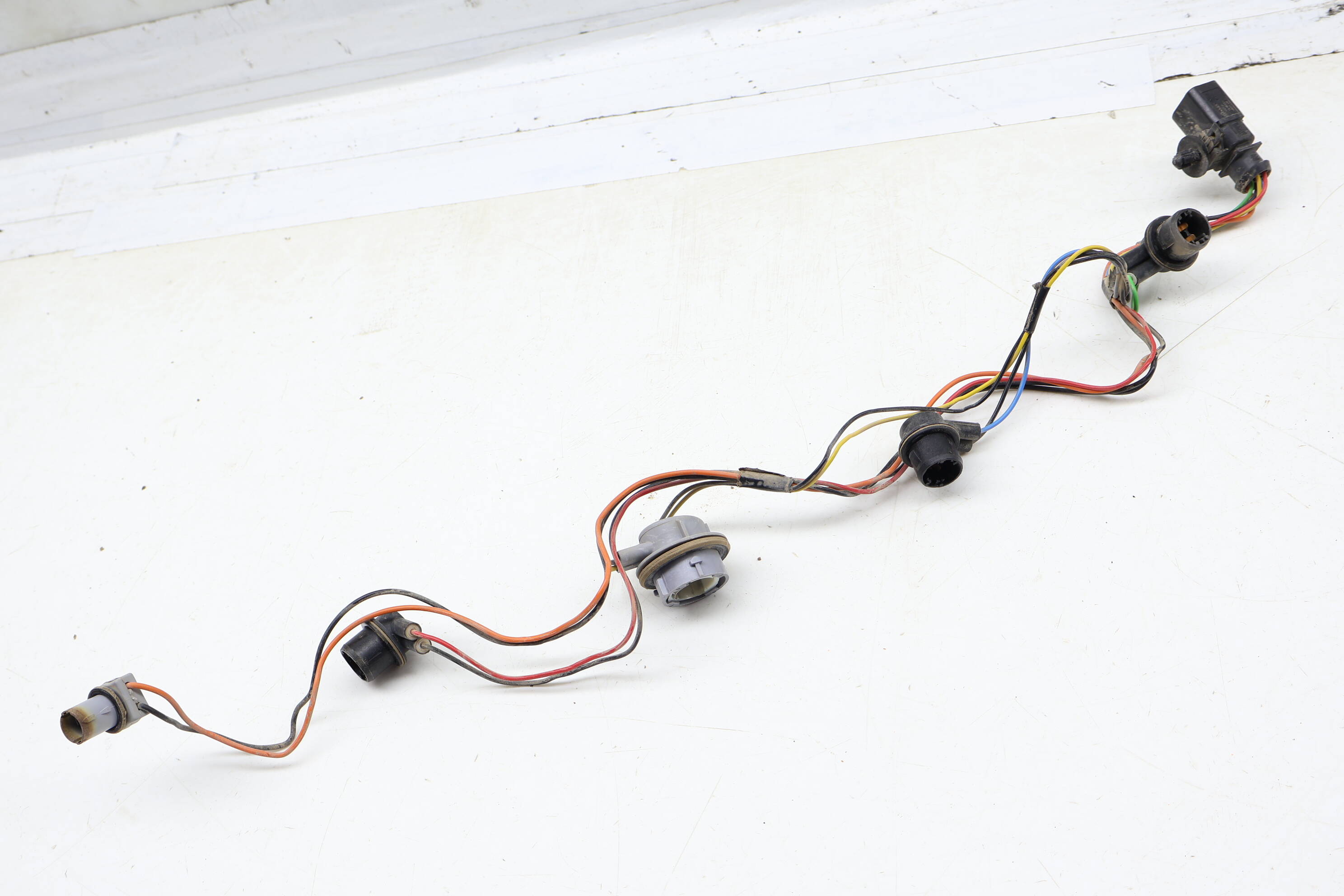 Lower Tail Light Bulb Socket Holder / Harness 8R0945221B