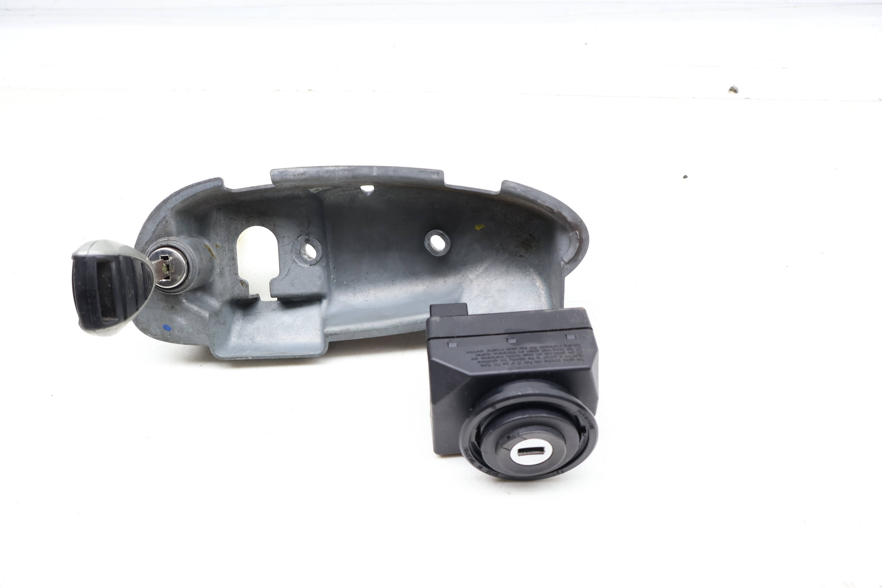 Ignition Lock Switch / Cylinder Set W/ Key 99753801100