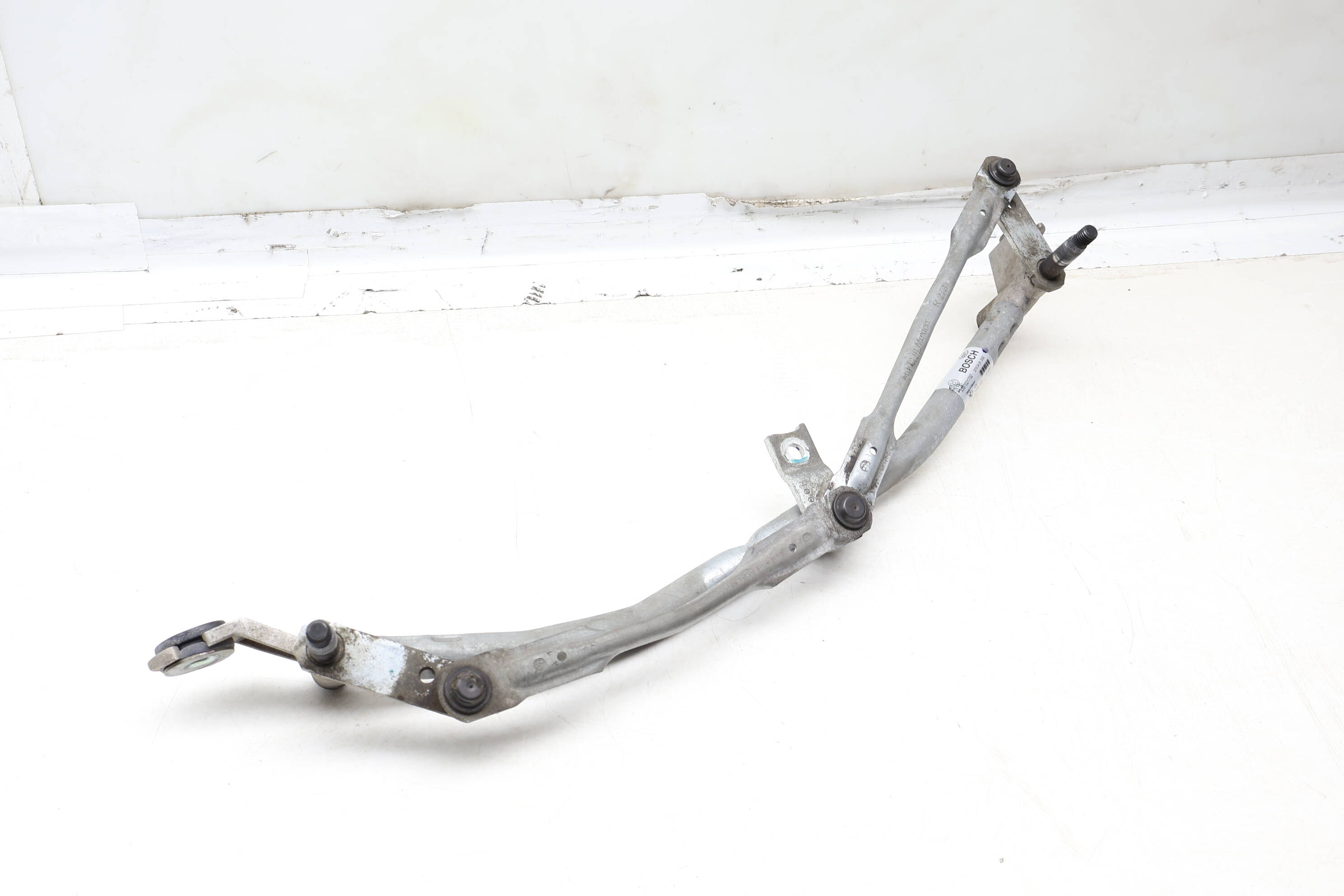 Windshield Wiper Transmission / Bracket 61617338655