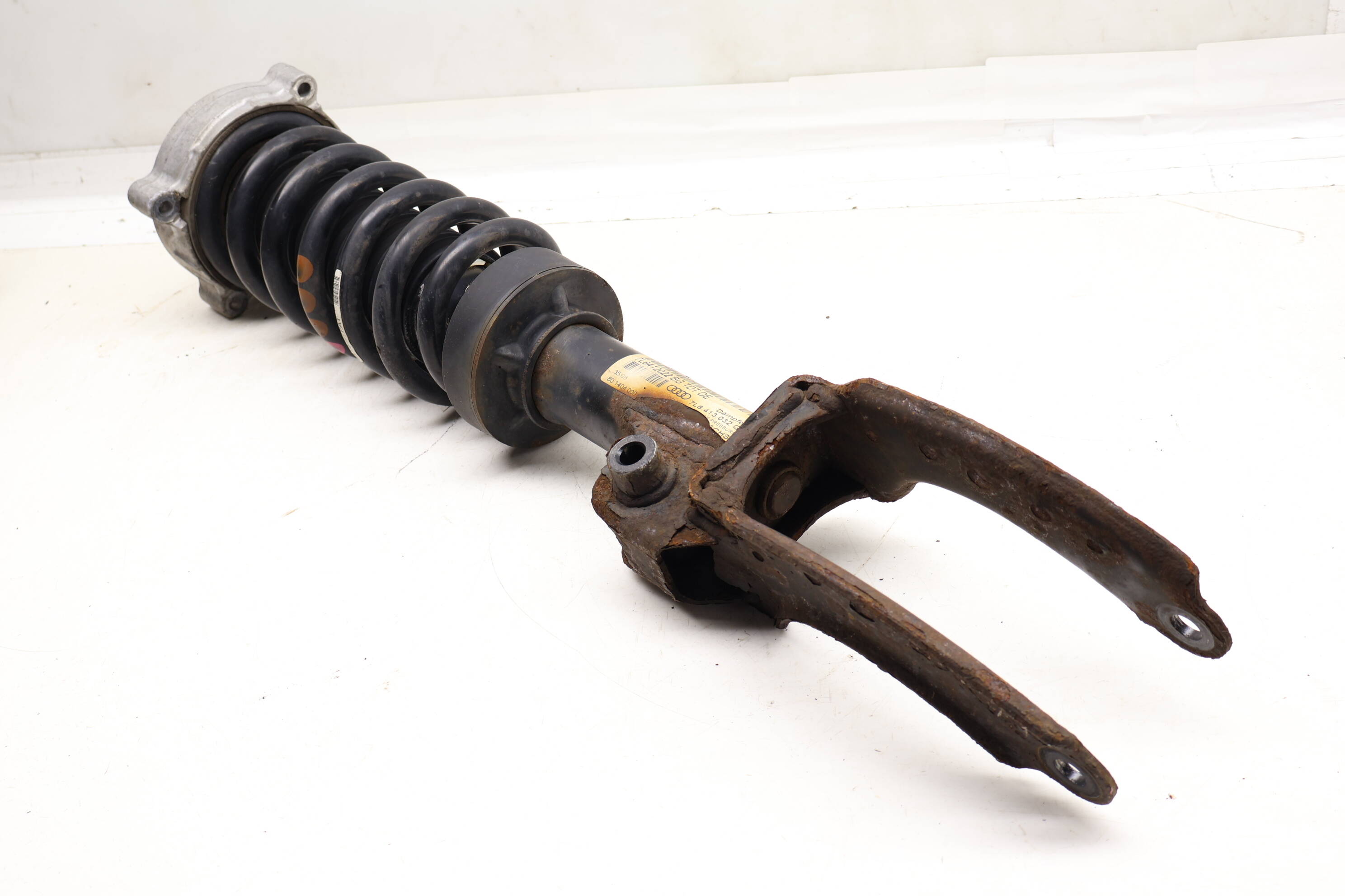 Strut / Shock Absorber Assembly 7L8413032G