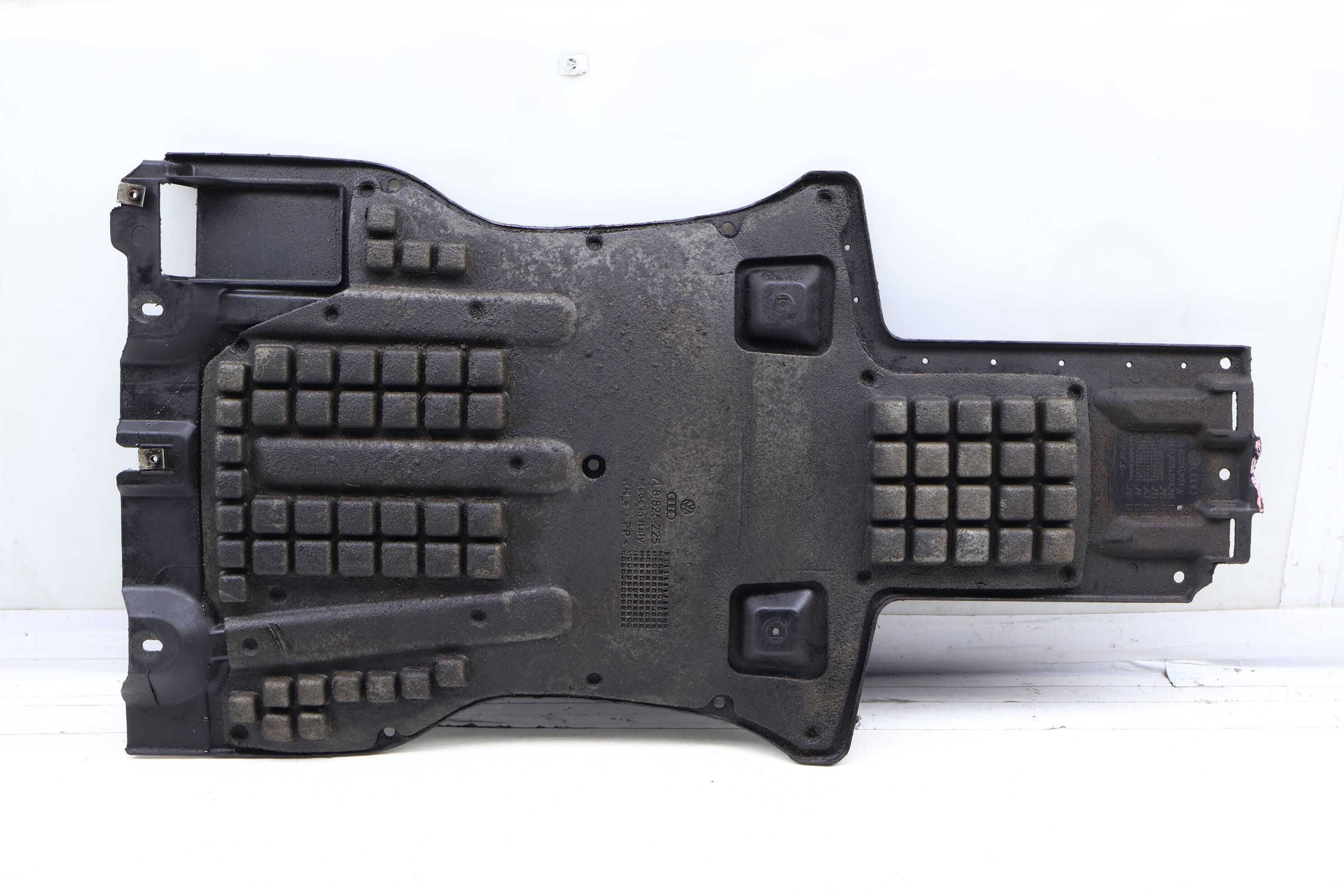 Audi Center Belly Pan / Skid Plate / Sound Baffle (Q7) 7L8825231A