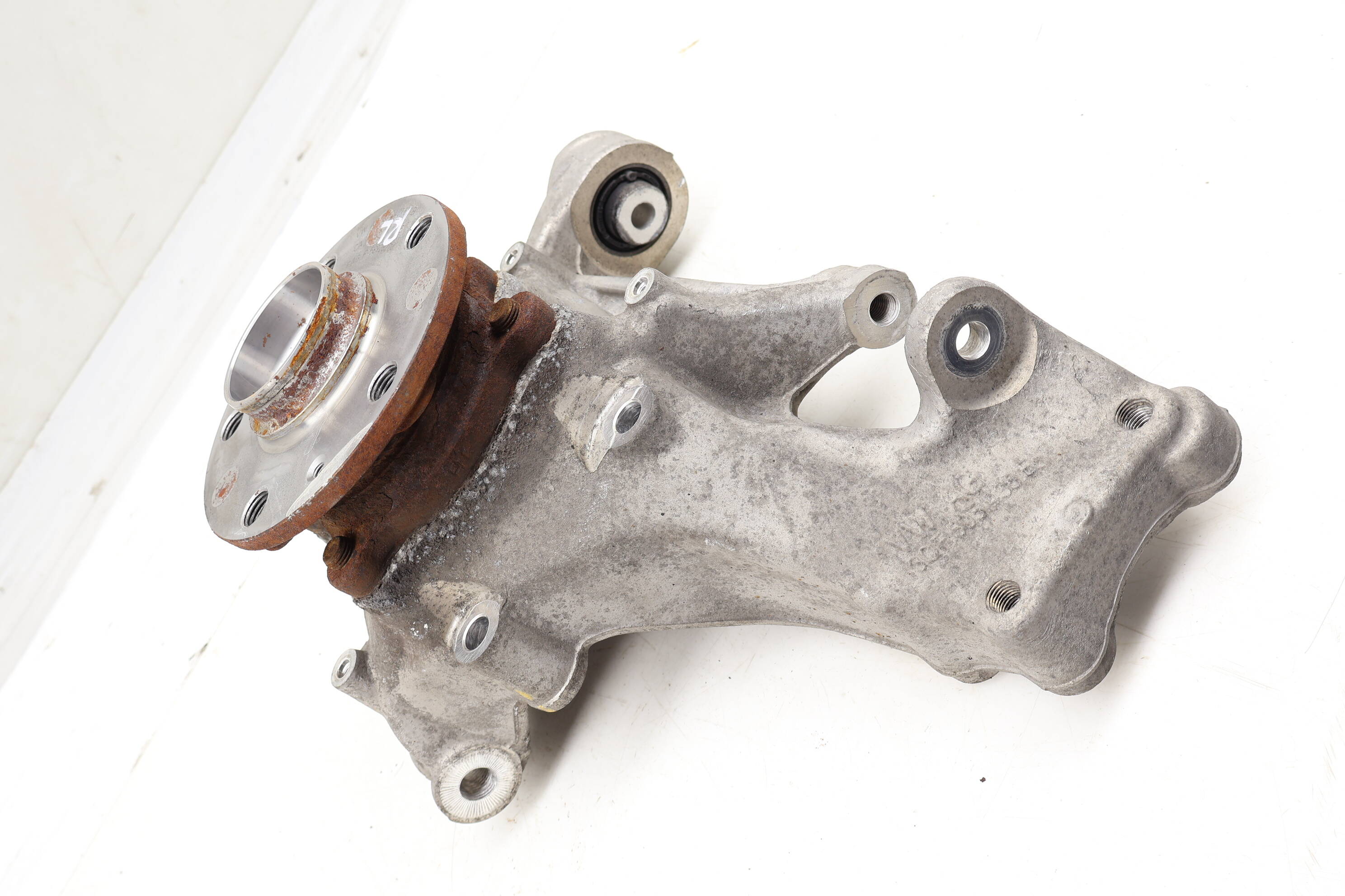 Spindle Knuckle W/ Wheel Bearing 3QF505435E