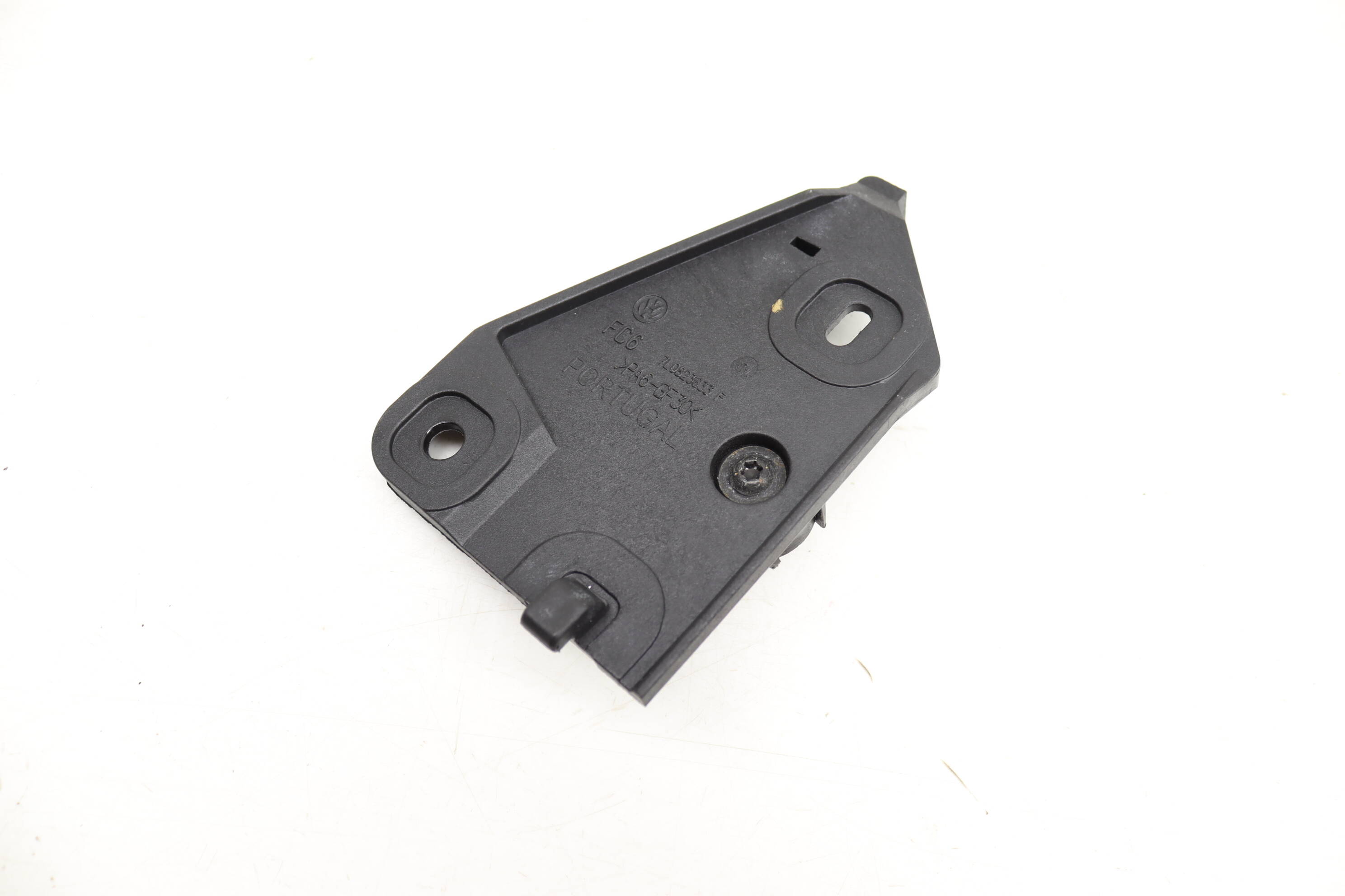 HOOD LATCH RELEASE LEVER BRACKET - AUDI Q7 PORSCHE CAYENNE PANAMERA VW
