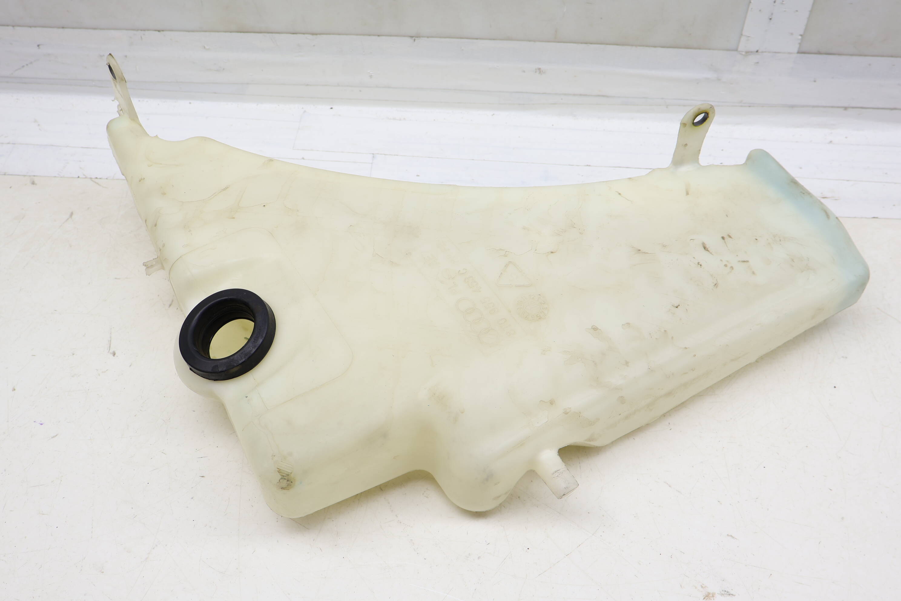 Lower Windshield Washer Reservoir / Tank 8T0955453C