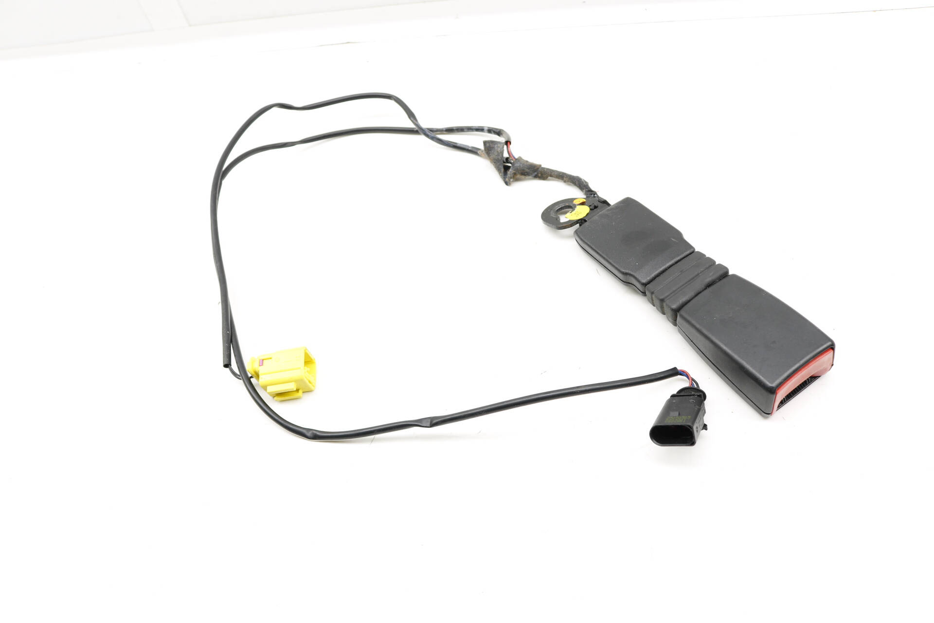 Seat Belt Buckle Receiver / Clip 7L6857778A