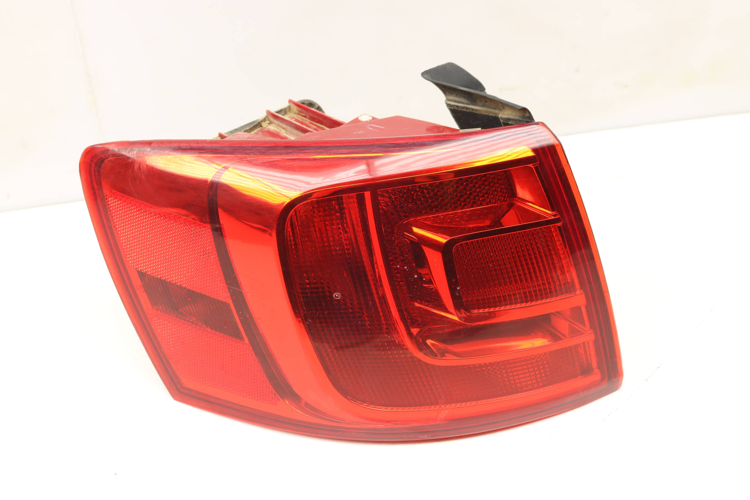 VW Left Outer Tail Light / Lamp (Jetta) 5C6945095D