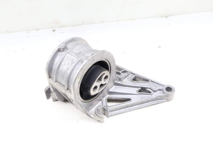 Engine Mount Bracket 98637502307 main product photo