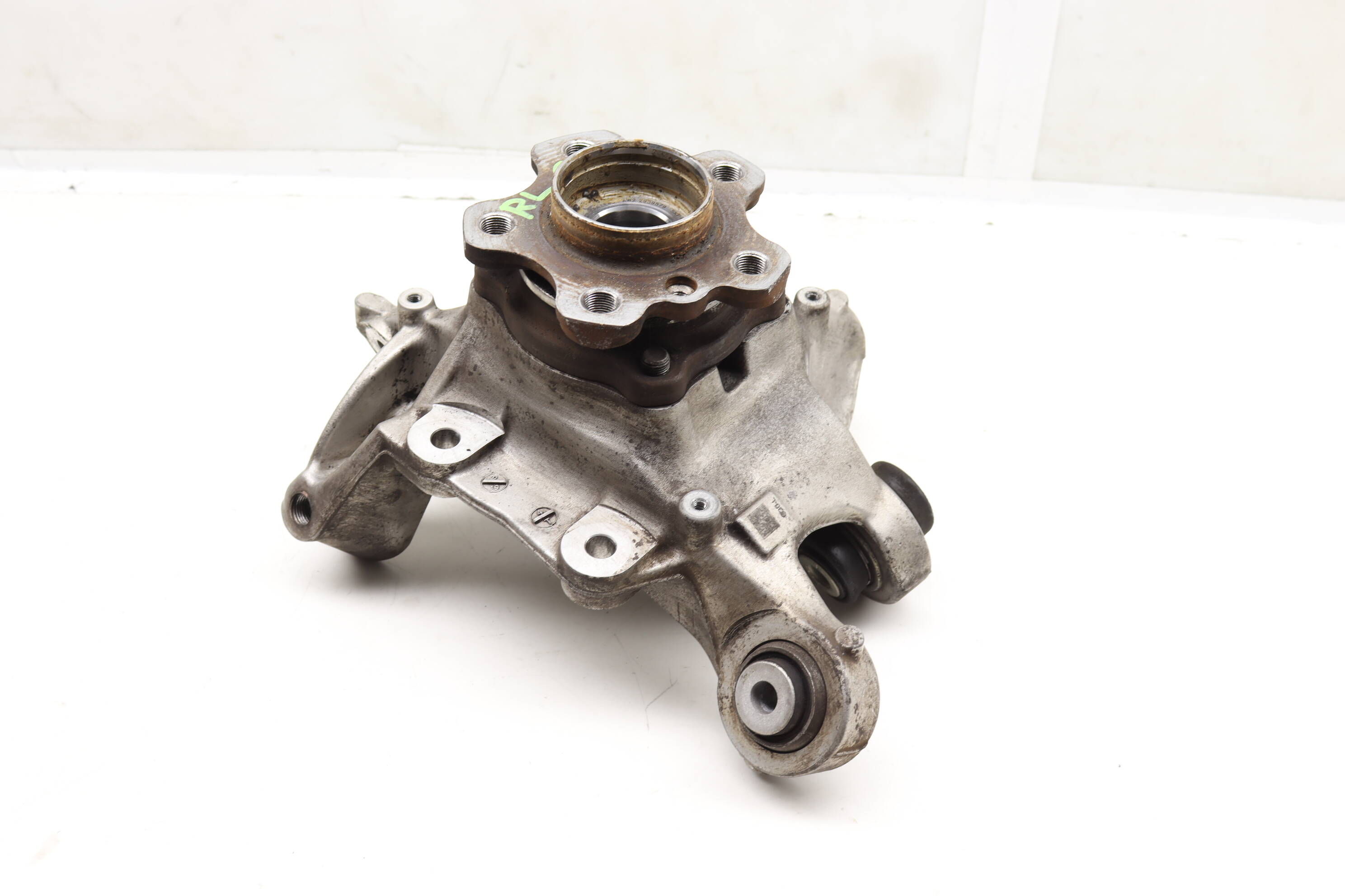 Spindle&#x20;Knuckle&#x20;W&#x2F;&#x20;Wheel&#x20;Bearing&#x20;33306866337