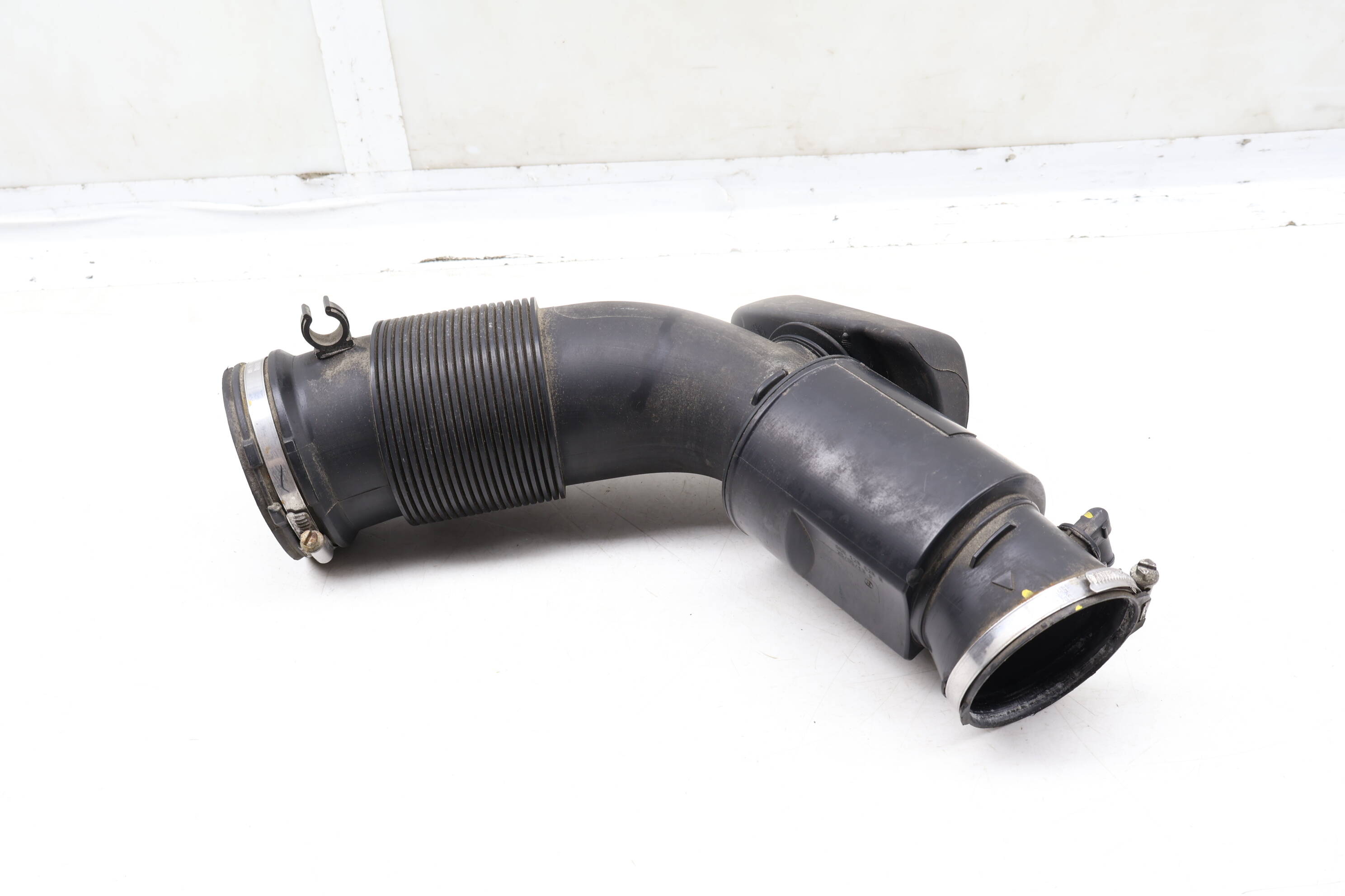 Air Intake Hose / Tube 06E129629R