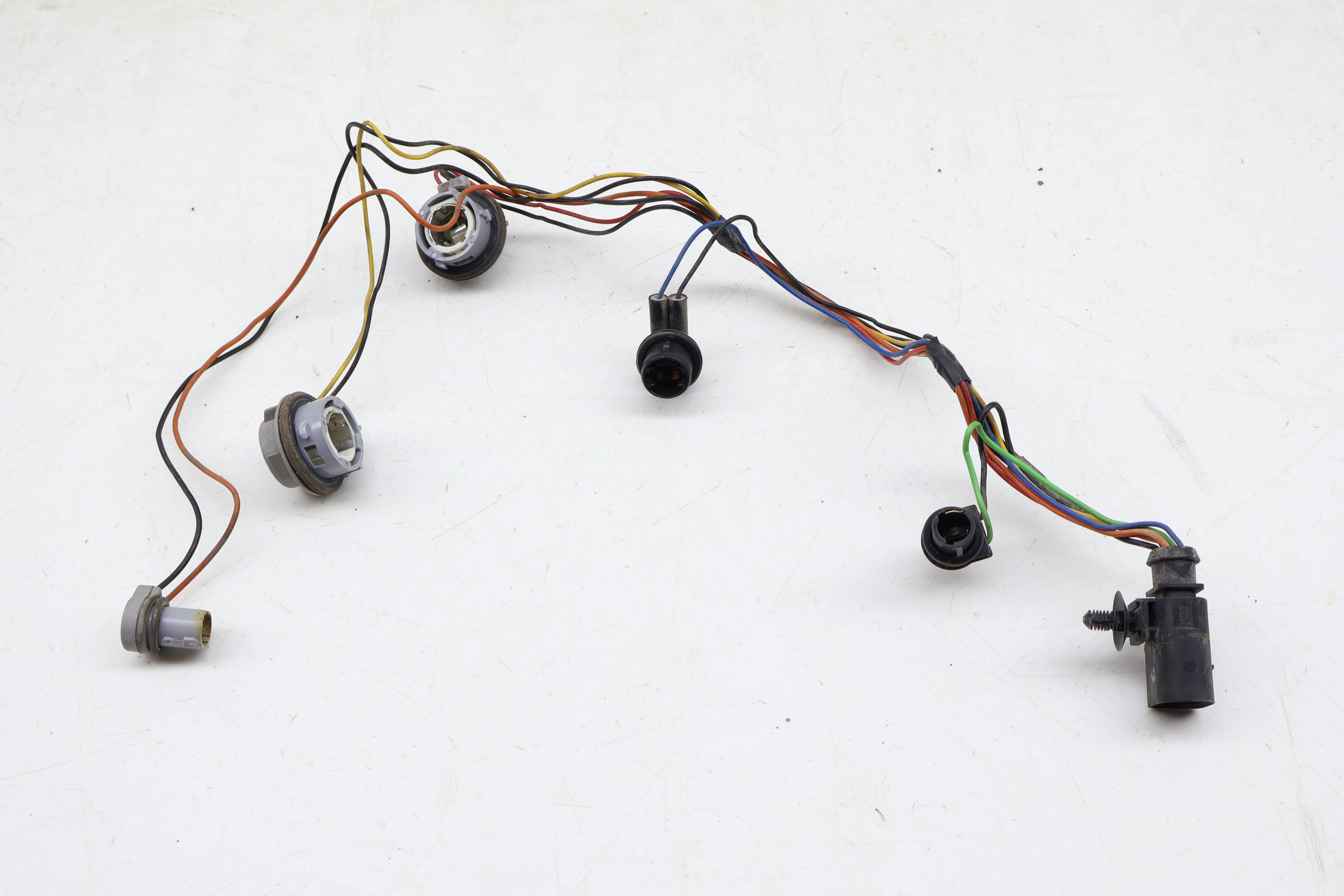 Lower Tail Light Bulb Socket Holder / Harness 4L0945221A