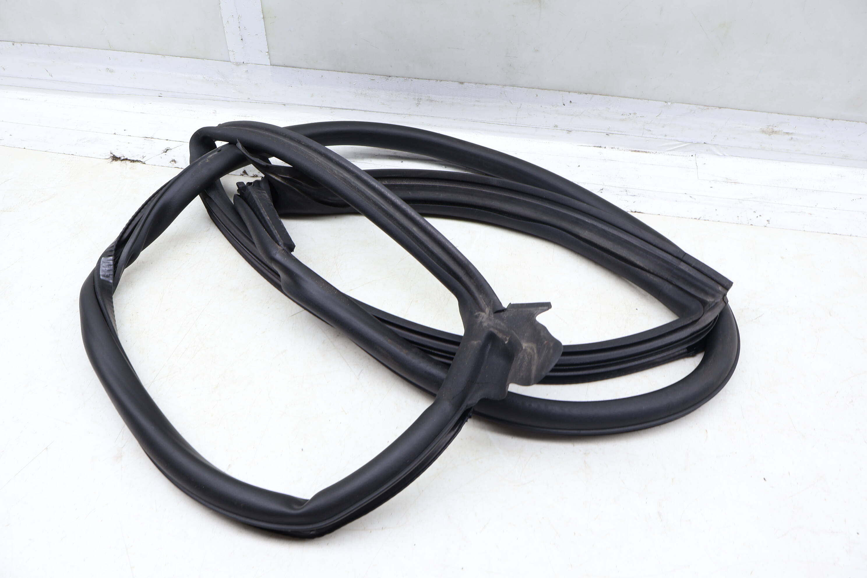 Door Seal / Weather Stripping (Inner) 4M8833707F