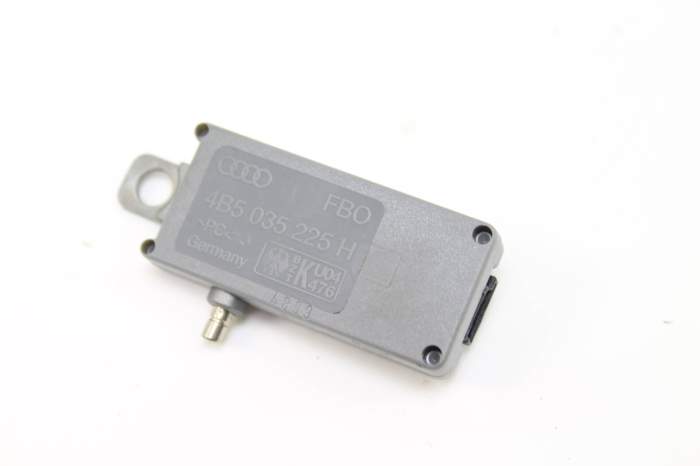 Radio / Stereo Antenna Booster 4B5035225H main product photo
