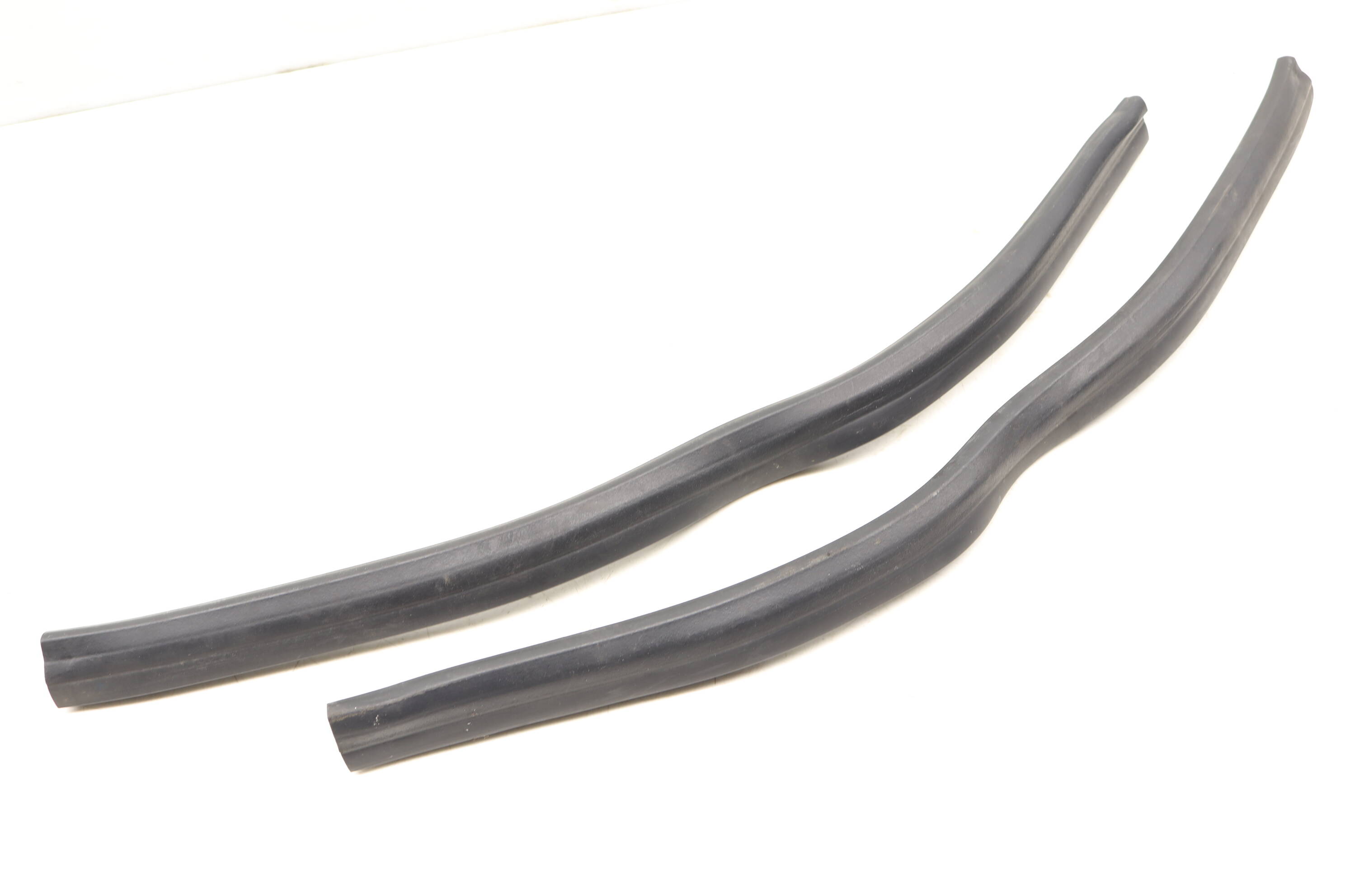 Engine&#x20;Hood&#x20;Seal&#x20;&#x2F;&#x20;Weather&#x20;Stripping&#x20;Set&#x20;2046280198