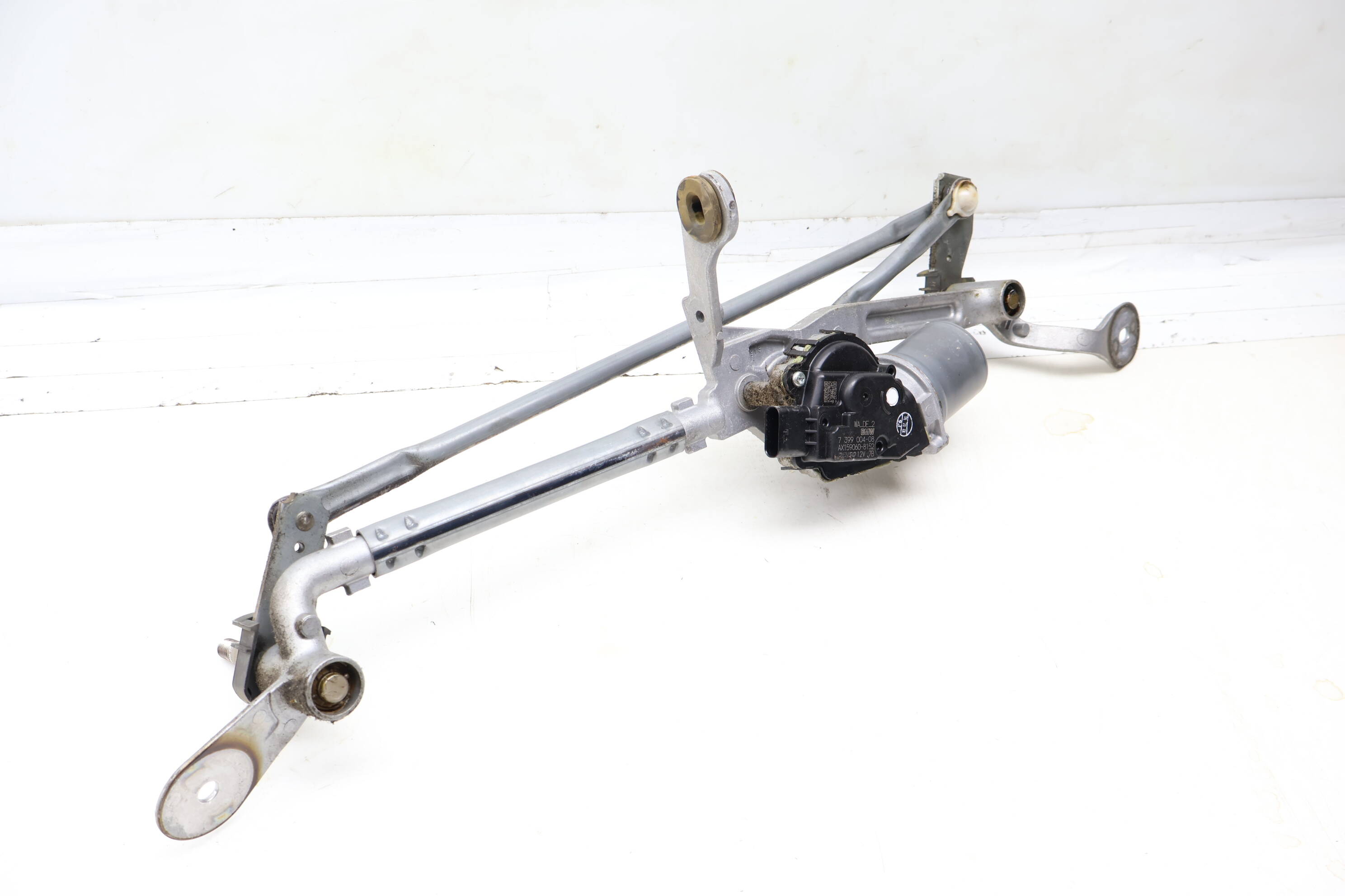 Windshield Wiper Transmission W/ Motor 61617399004