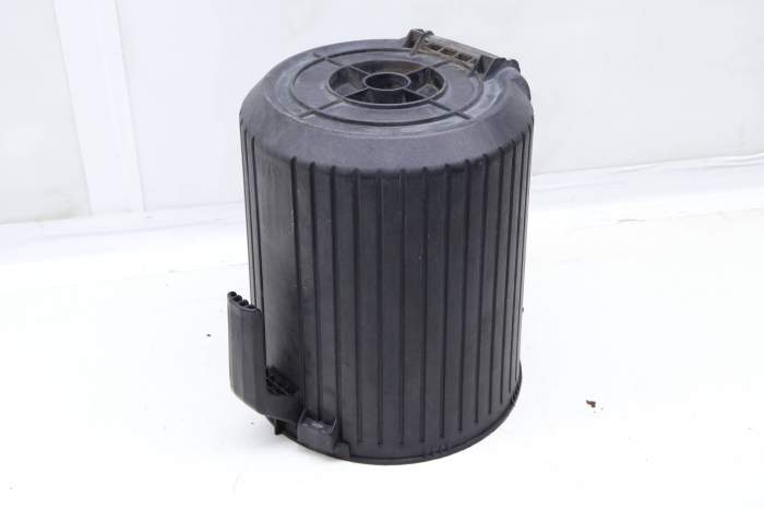 Lower Air Filter Box / Housing 044129607AD main product photo