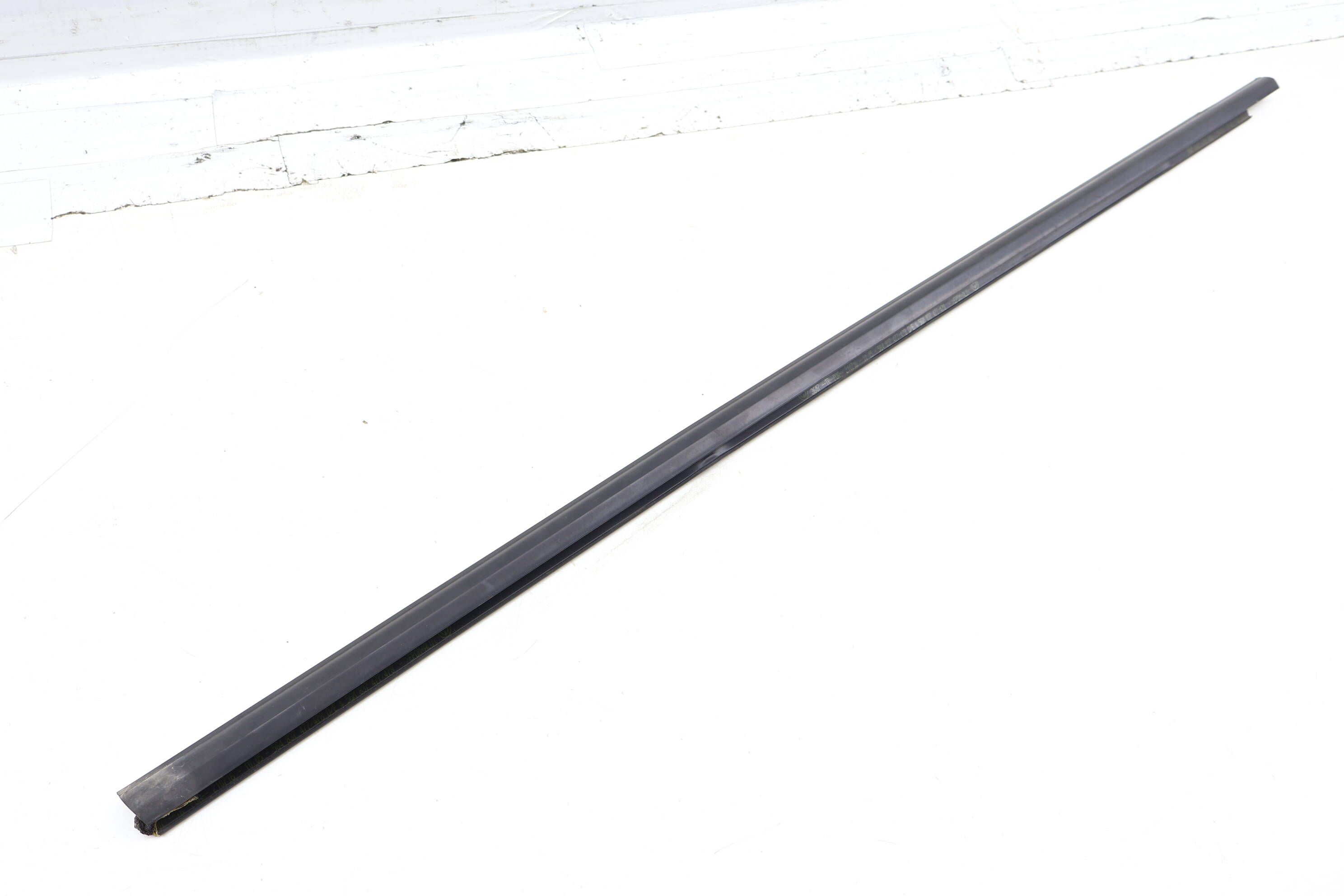 Outer Door / Window Slot Seal / Trim 5G4837477D