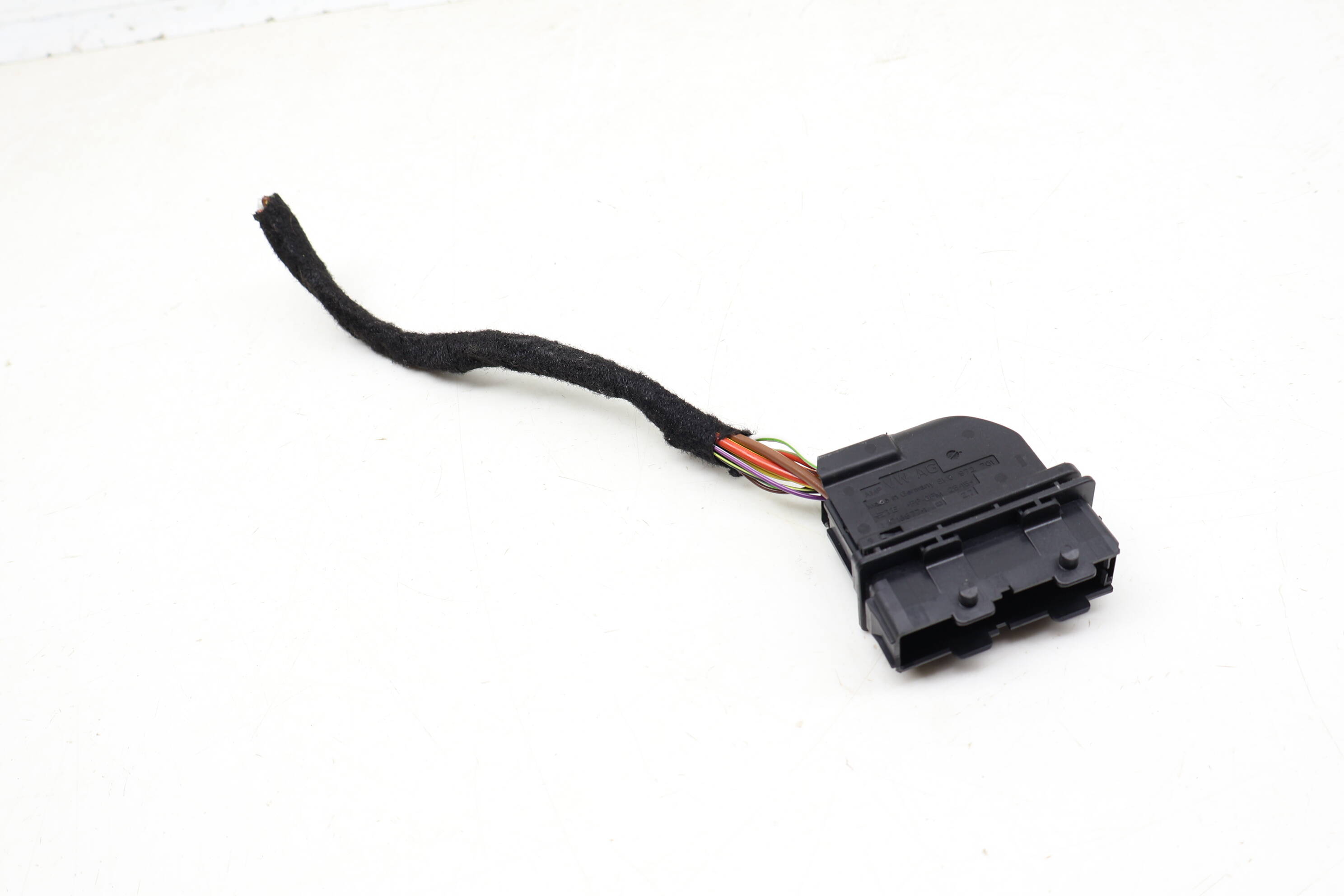 Door Wiring Harness Connector (27-Pin) 8K0972701