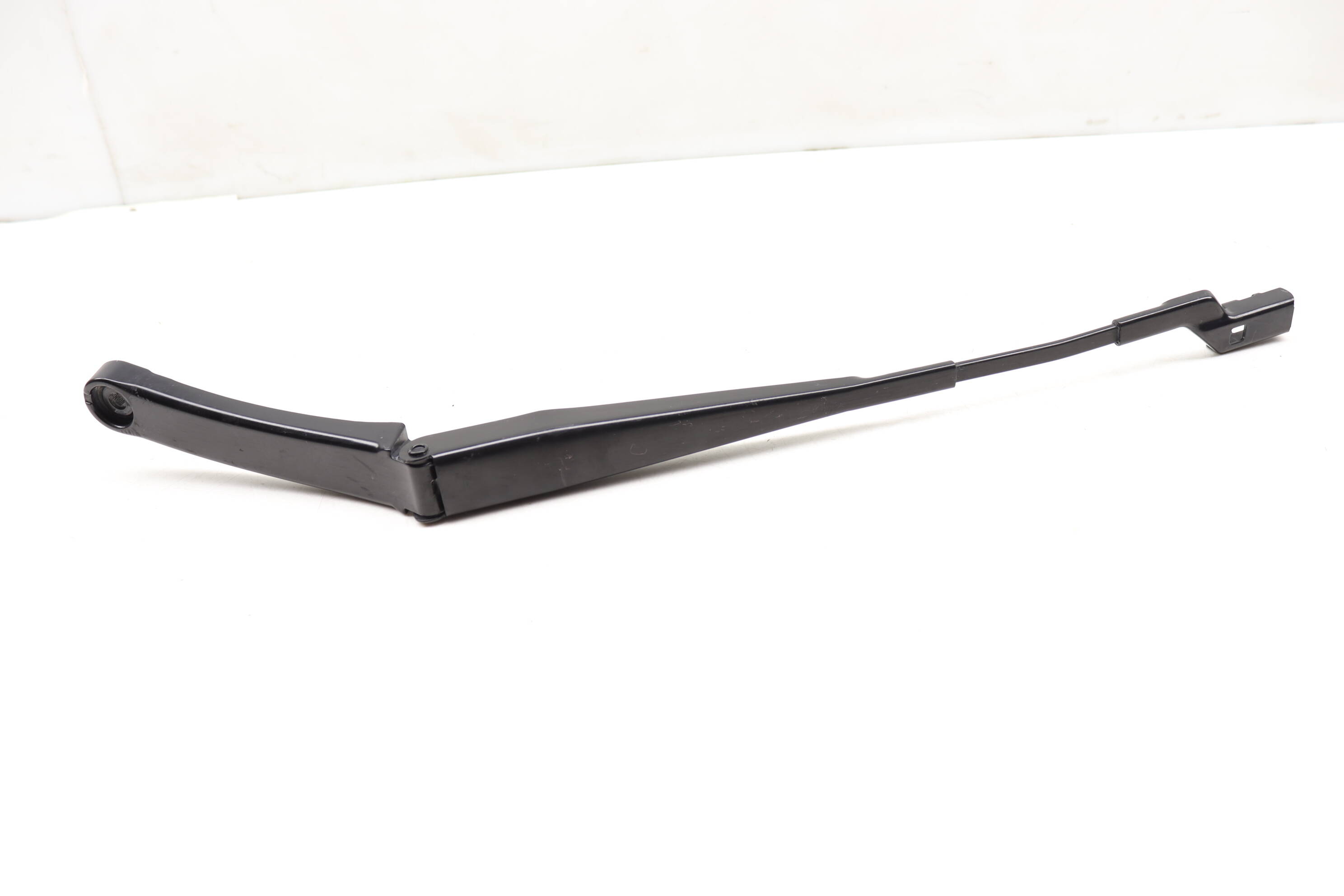 VW Left Windshield Wiper Arm (Jetta) 17B955409