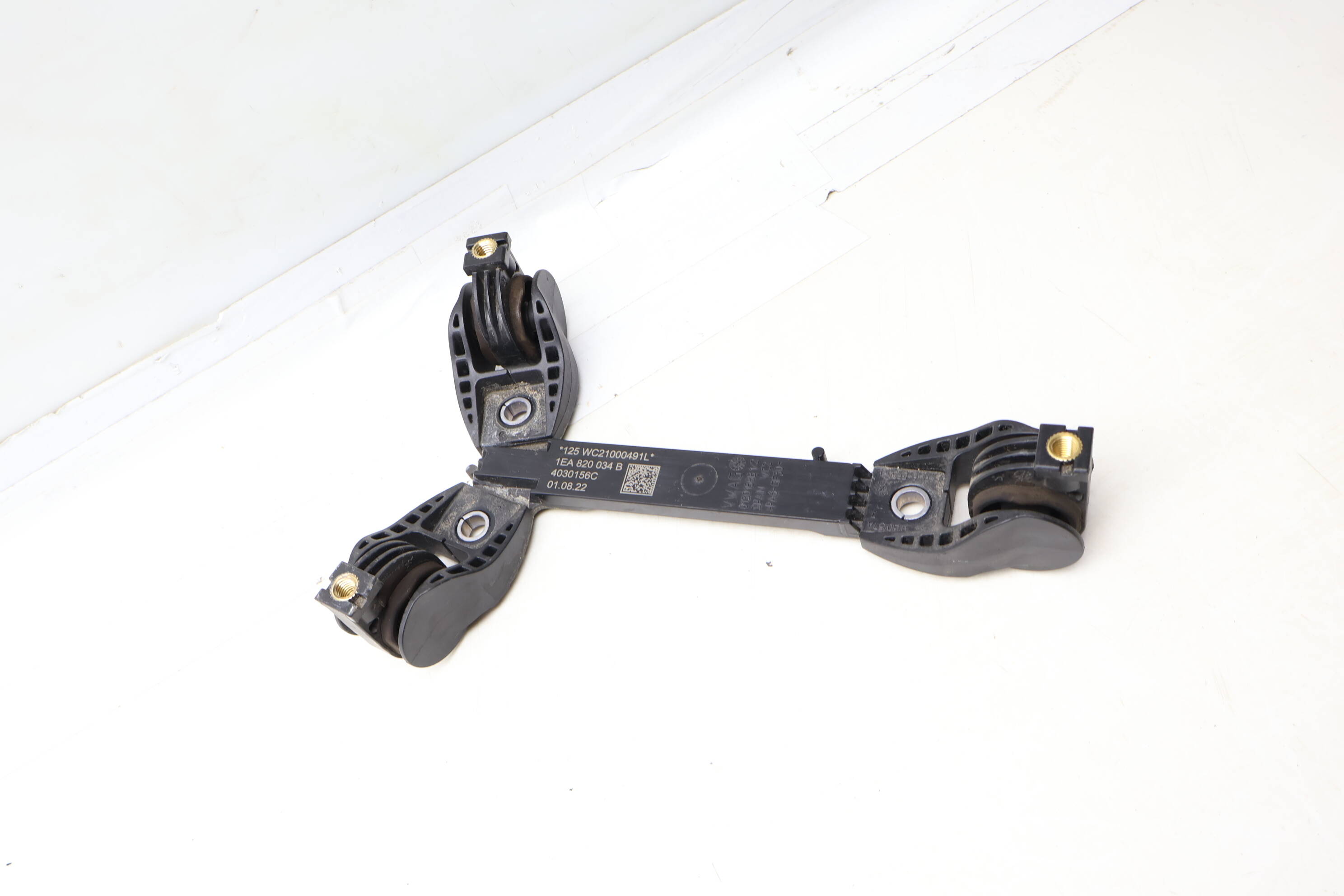 Ac Compressor Mount Bracket 1EA820034B