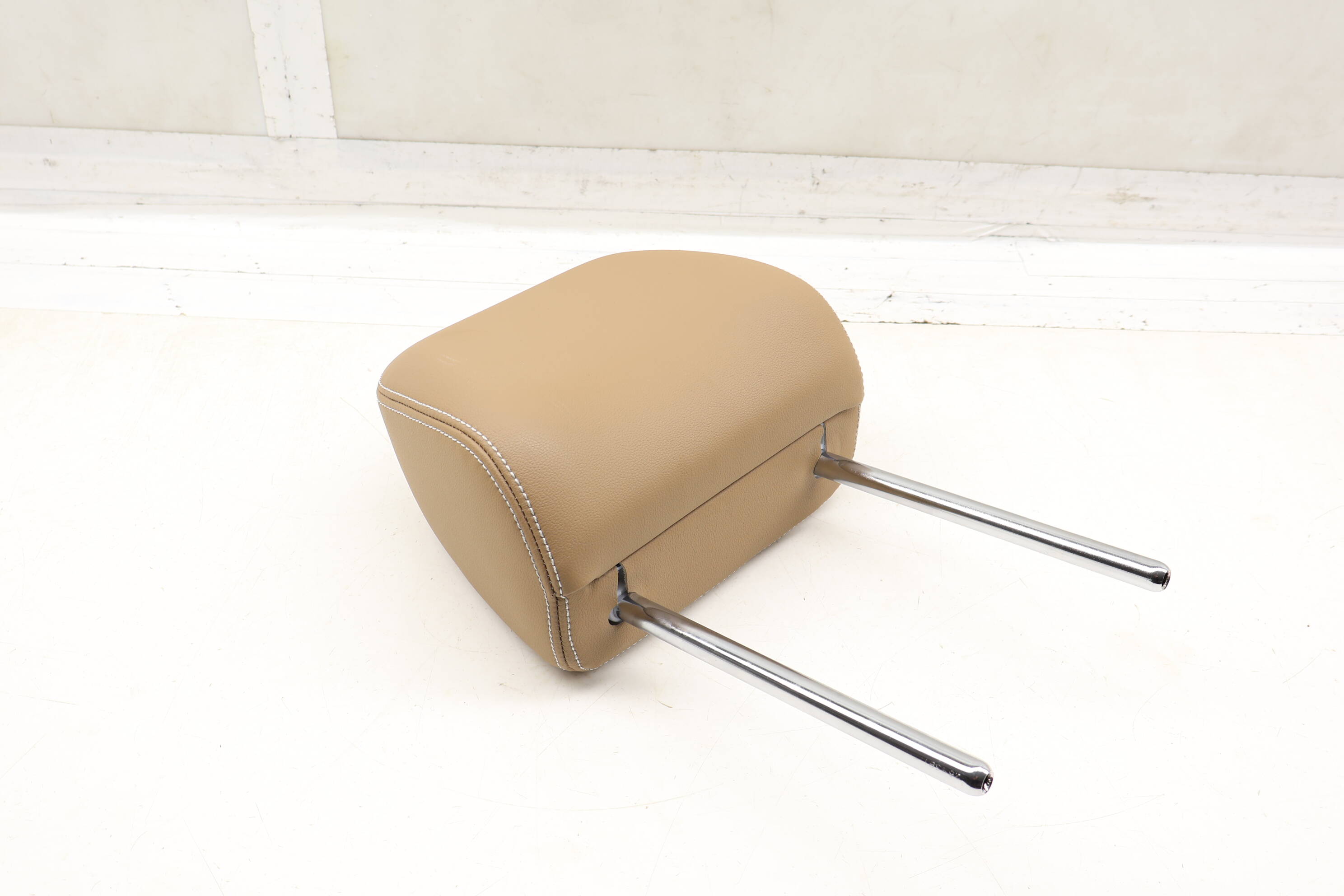 2Nd Row Headrest / Head Rest 3CN885901G