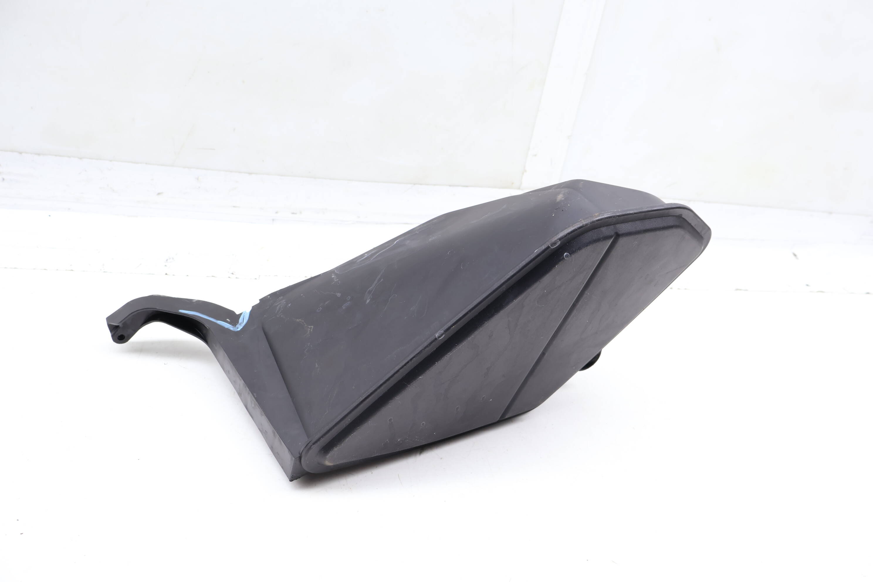 Air Intake Resonator Tank / Silencer 13718635110