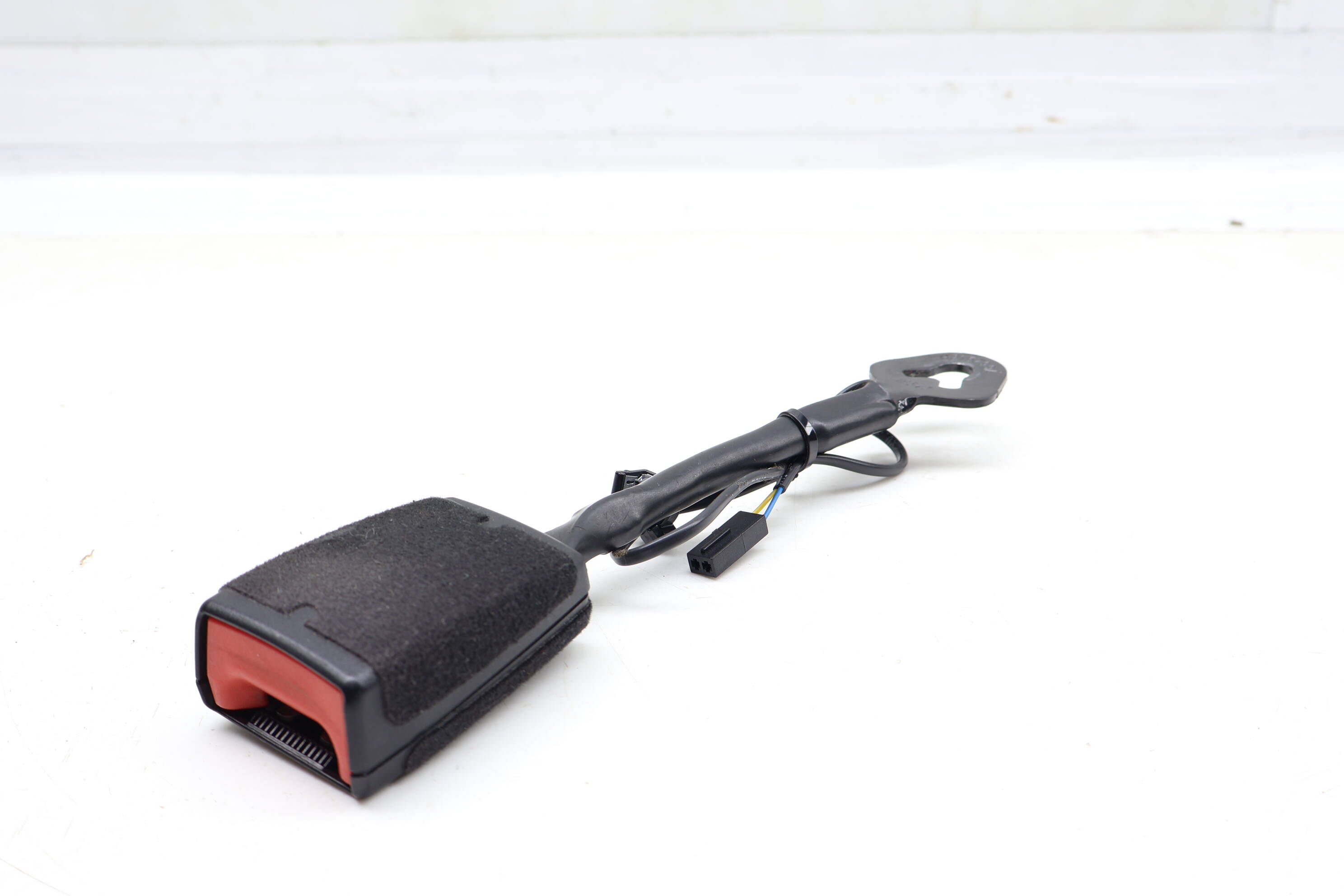 Seat Belt Buckle / Receiver 561857755D